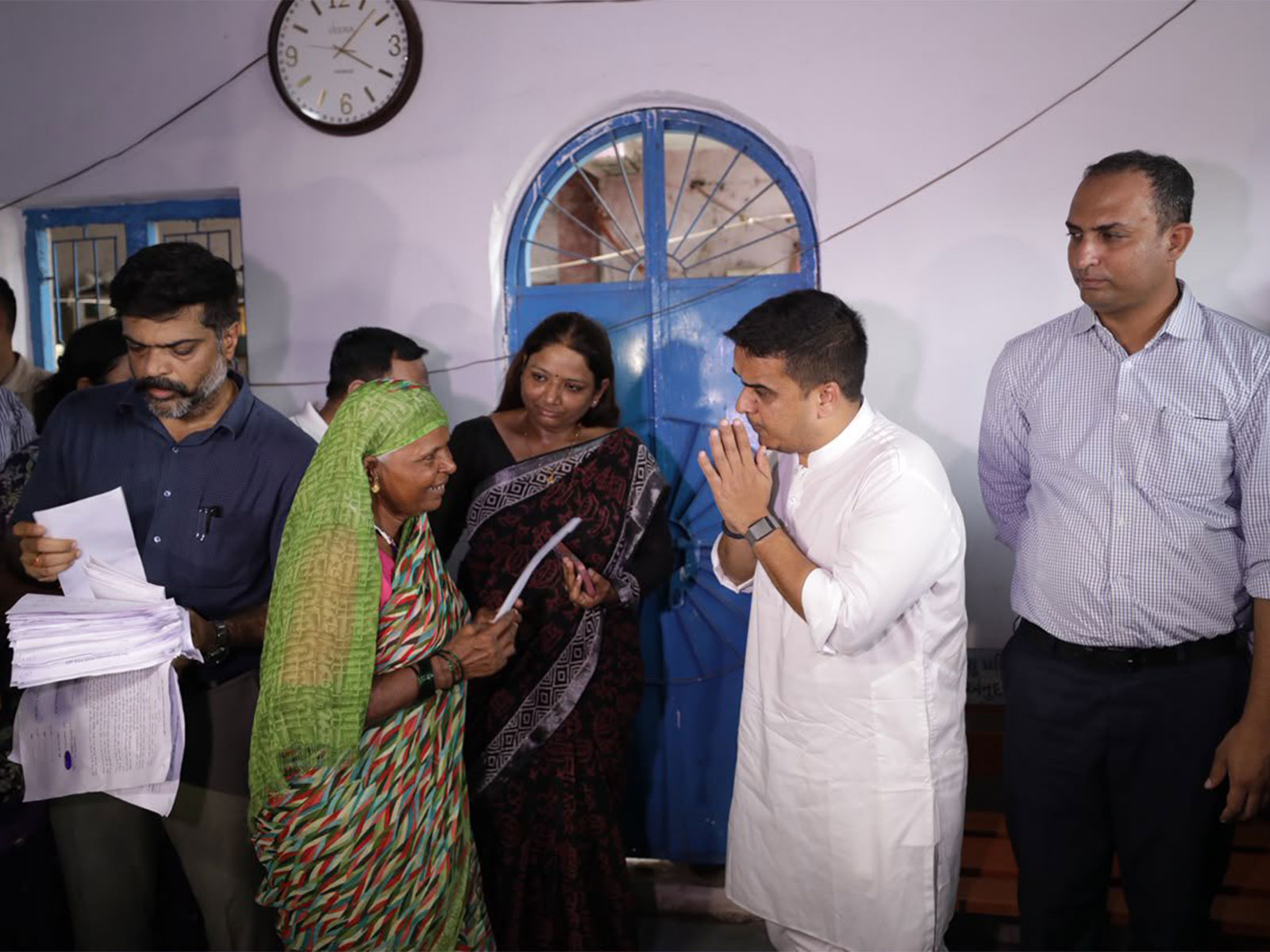 Gujarat Deputy Chief Minister Harsh Sanghavi distributing ex-gratia to flood affected families. (Photo:X@sanghaviharsh) Gujarat Deputy Chief Minister Harsh Sanghavi distributing ex-gratia to flood affected families. (Photo:X@sanghaviharsh)