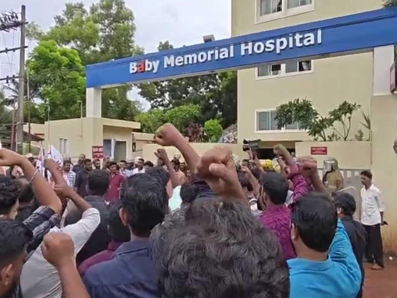 DYFI workers protest outside Baby Memorial Hospital in Kannur over alleged negligence in administering anaesthesia to a toddler (Photo/ANI)