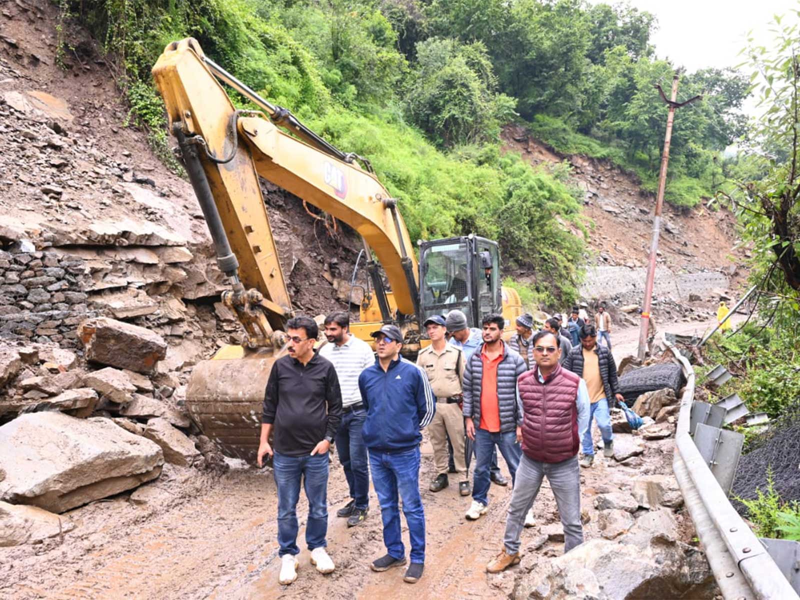 Uttarkashi DM reviewed restoration work after massive landslide (Photo/ANI) Uttarkashi DM reviewed restoration work after massive landslide (Photo/ANI)