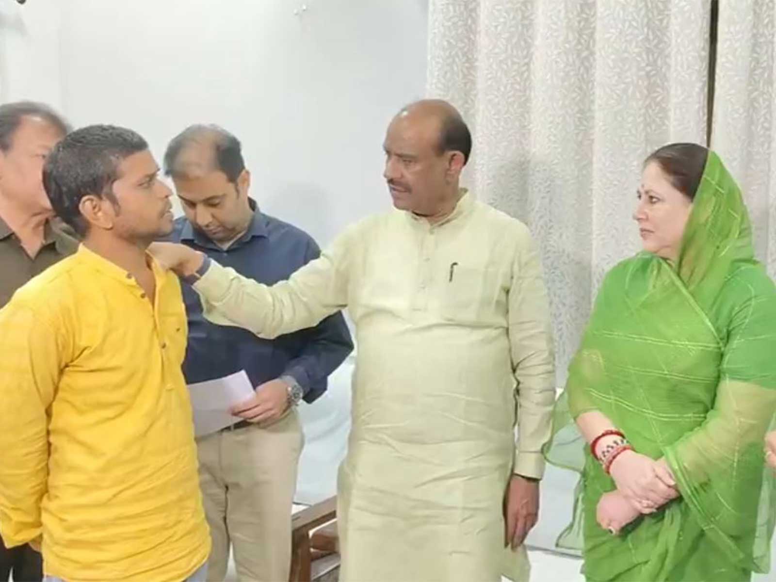 Lok Sabha Speaker Om Birla handed 5 lakh aid to kin of deceased (Photo/ANI) Lok Sabha Speaker Om Birla handed 5 lakh aid to kin of deceased (Photo/ANI)