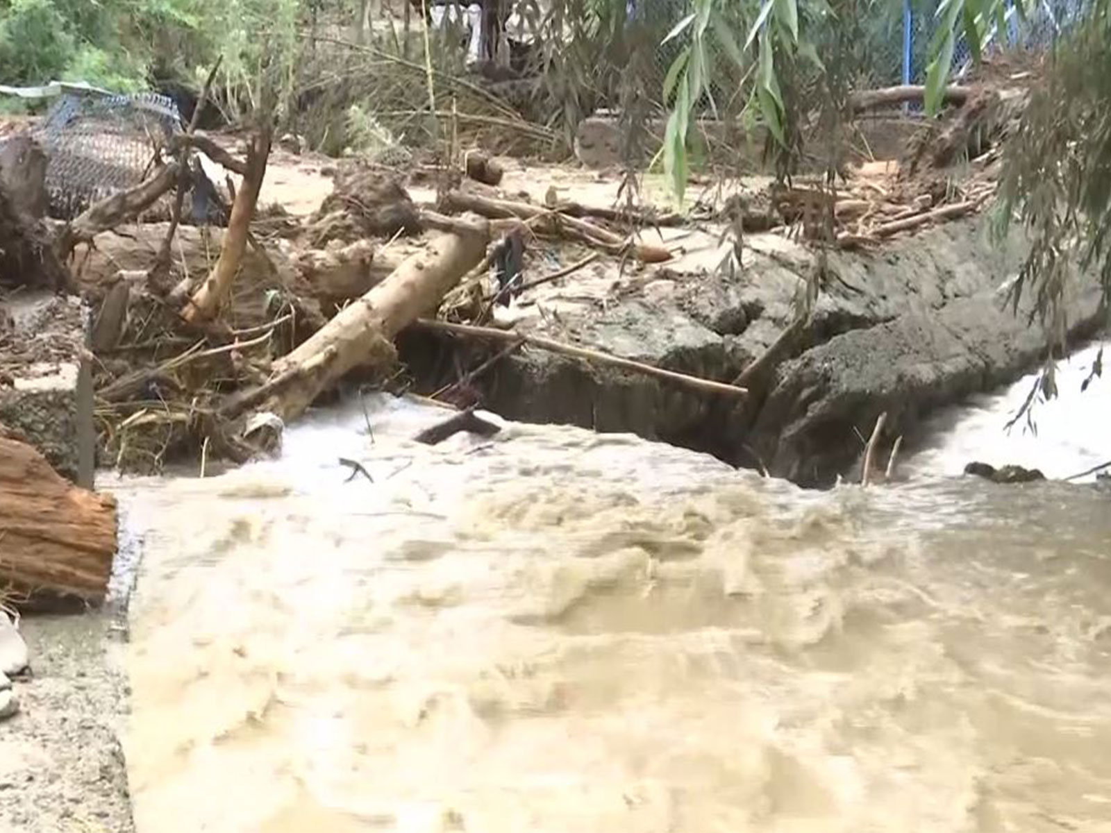 J-K: Cloudburst triggers flash flood in Anantnag's Chittergul (Photo/ANI)