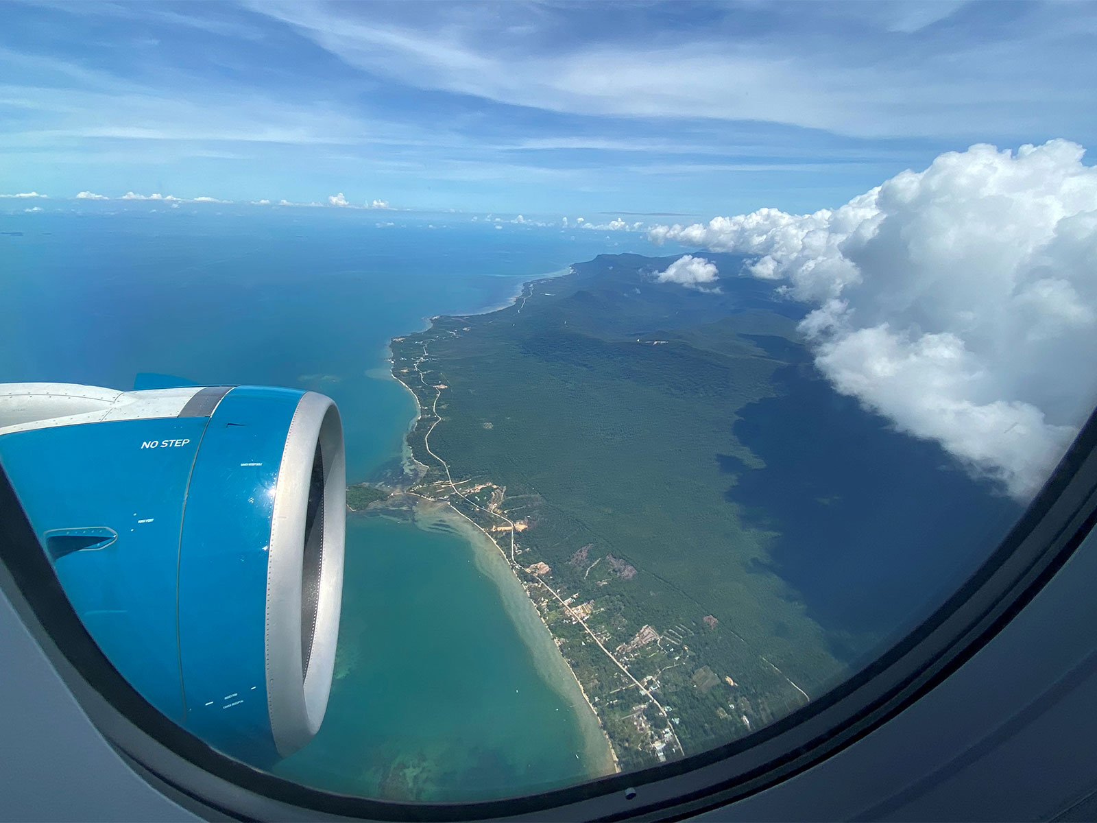 Phu Quoc resort island is seen via the window of an airplane (Photo/Reuters) Phu Quoc resort island is seen via the window of an airplane (Photo/Reuters)