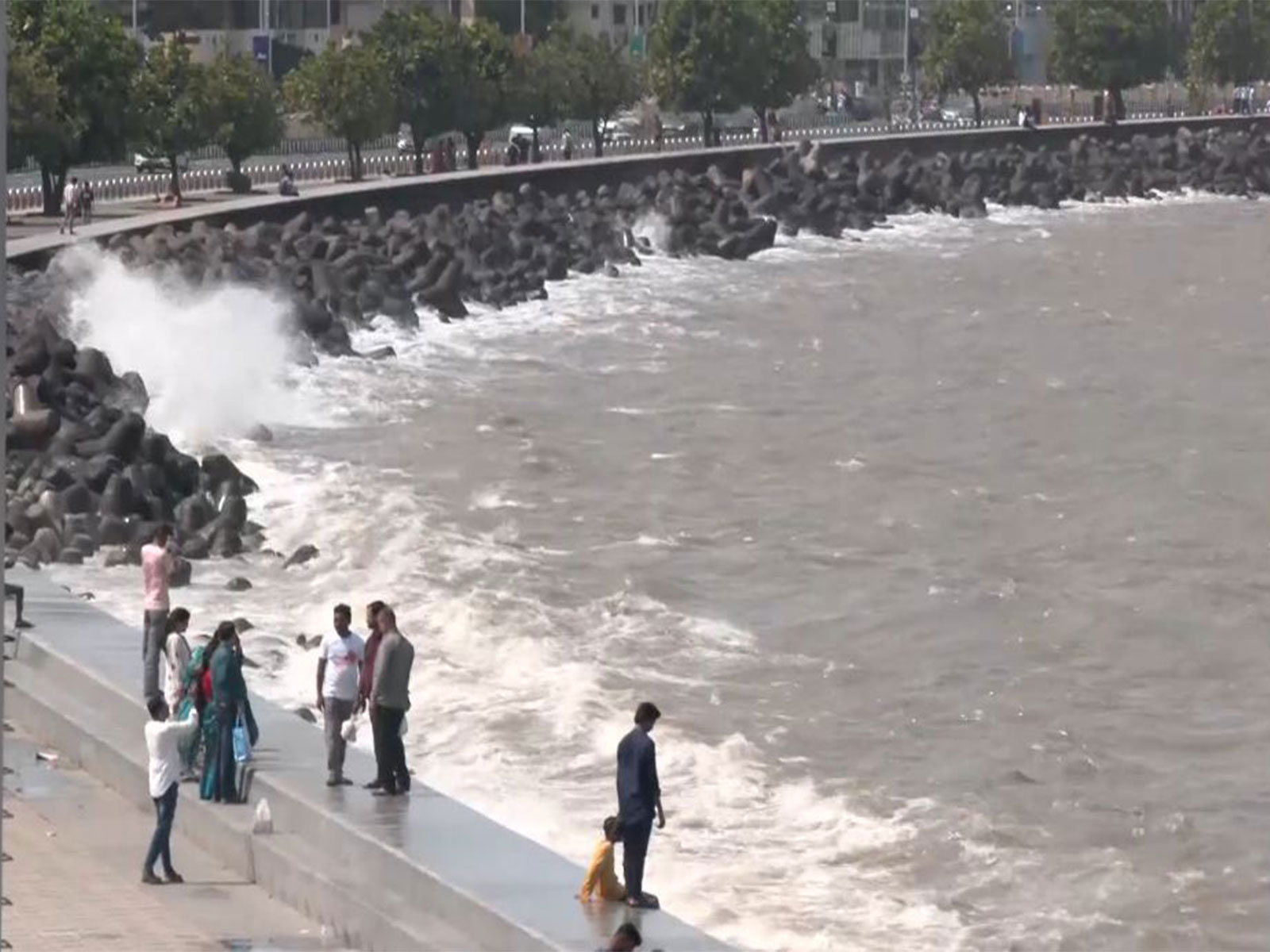 High tide witnessed at Mumbaiโs Marine Drive (Photo/ANI) High tide witnessed at Mumbaiโs Marine Drive (Photo/ANI)