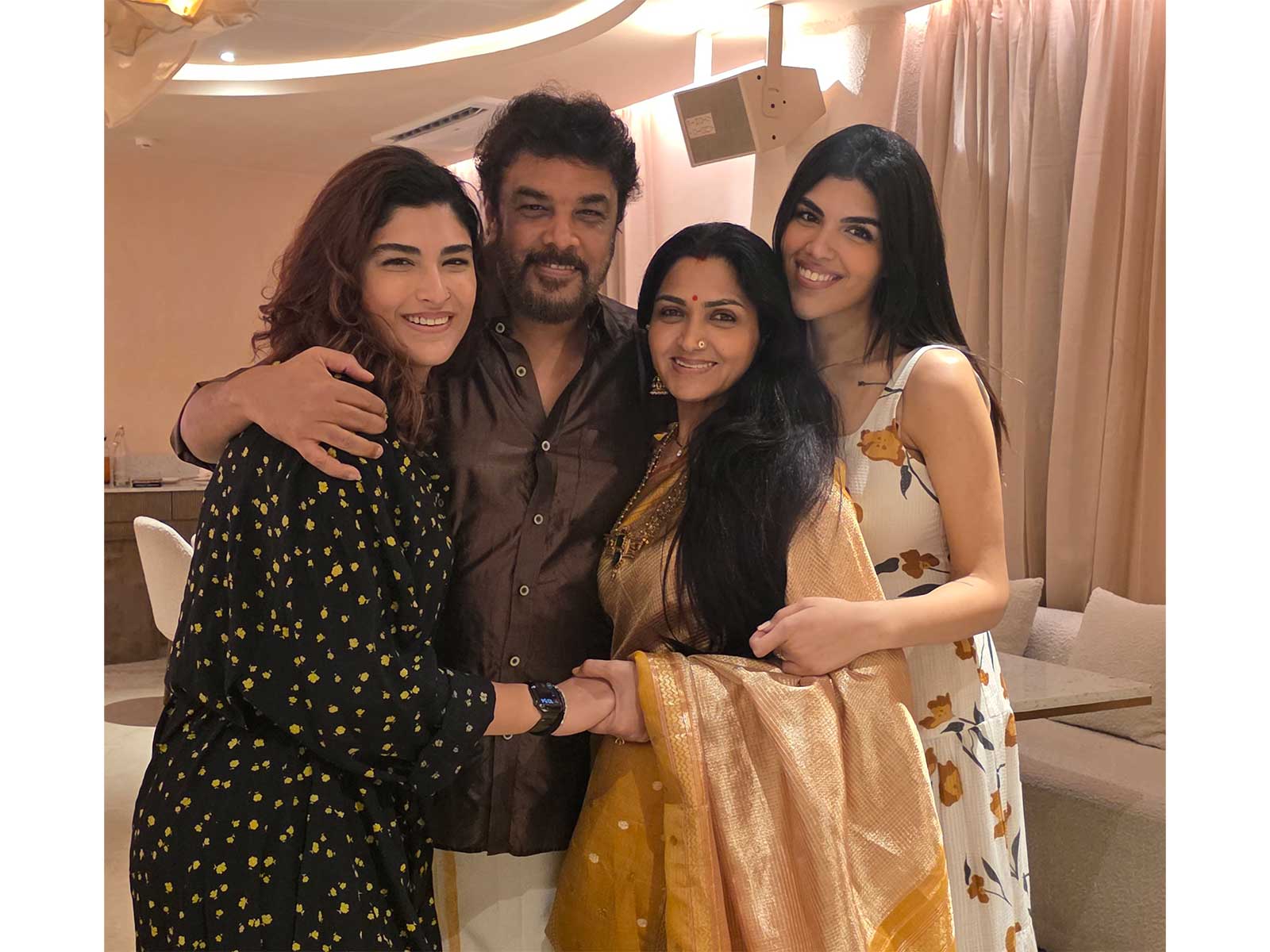 Khushbu Sundar with family (Photo/X/@khushsundar)