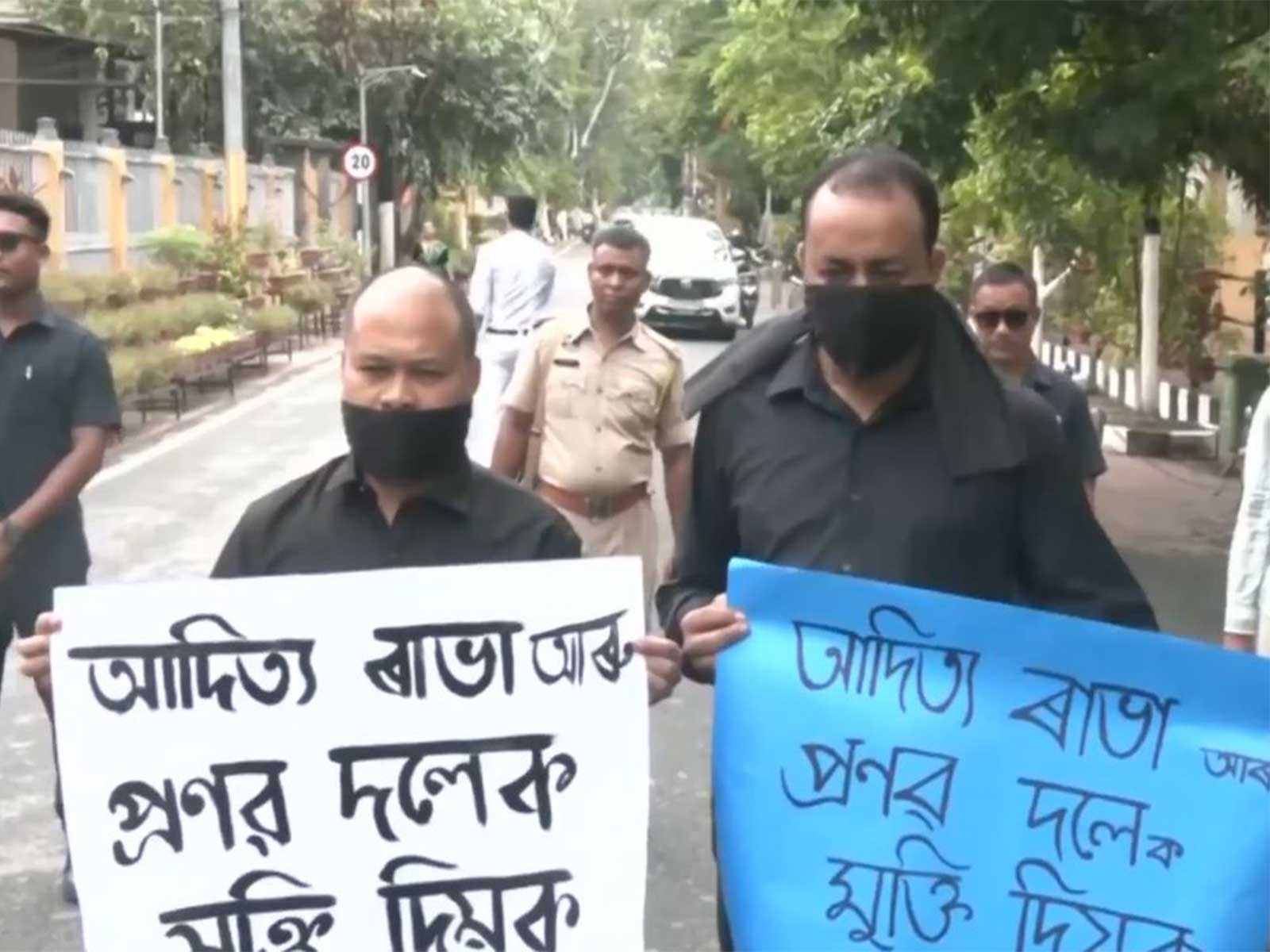 Raijor Dal MLAs stage a protest on the premises of the Assam Legislative Assembly against the arrest of human rights activists Pranab Doley and Aditya Rabha in Guwahati (Photo/ANI) Raijor Dal MLAs stage a protest on the premises of the Assam Legislative Assembly against the arrest of human rights activists Pranab Doley and Aditya Rabha in Guwahati (Photo/ANI)