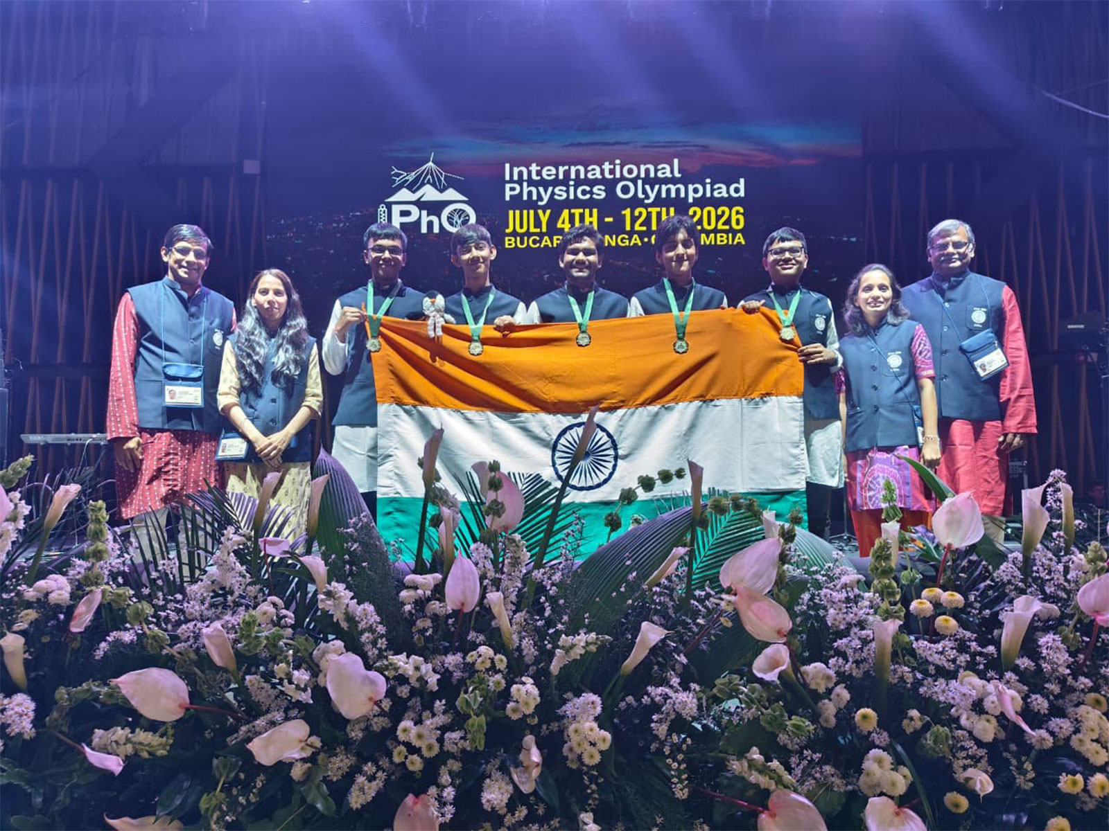 Gold medalists in the International Physics Olympiad (Photo: X@narendramodi)