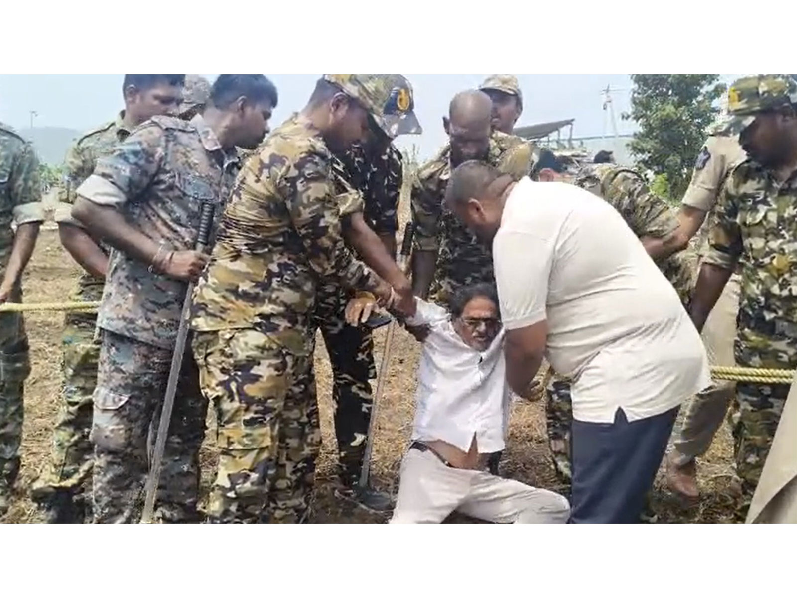 Police taking away protesters after the death of farmer Guntaka Padma Reddy in Undavalli (Photo/YSRCP) Police taking away protesters after the death of farmer Guntaka Padma Reddy in Undavalli (Photo/YSRCP)