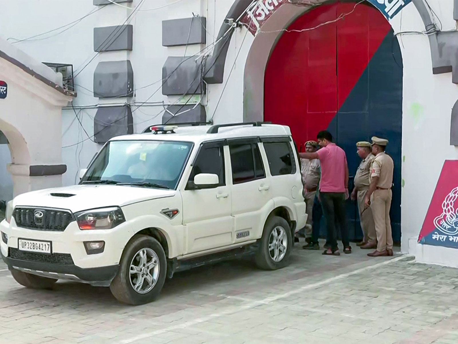 Visual outside Ayodhya District Jail (File photo/ANI)
