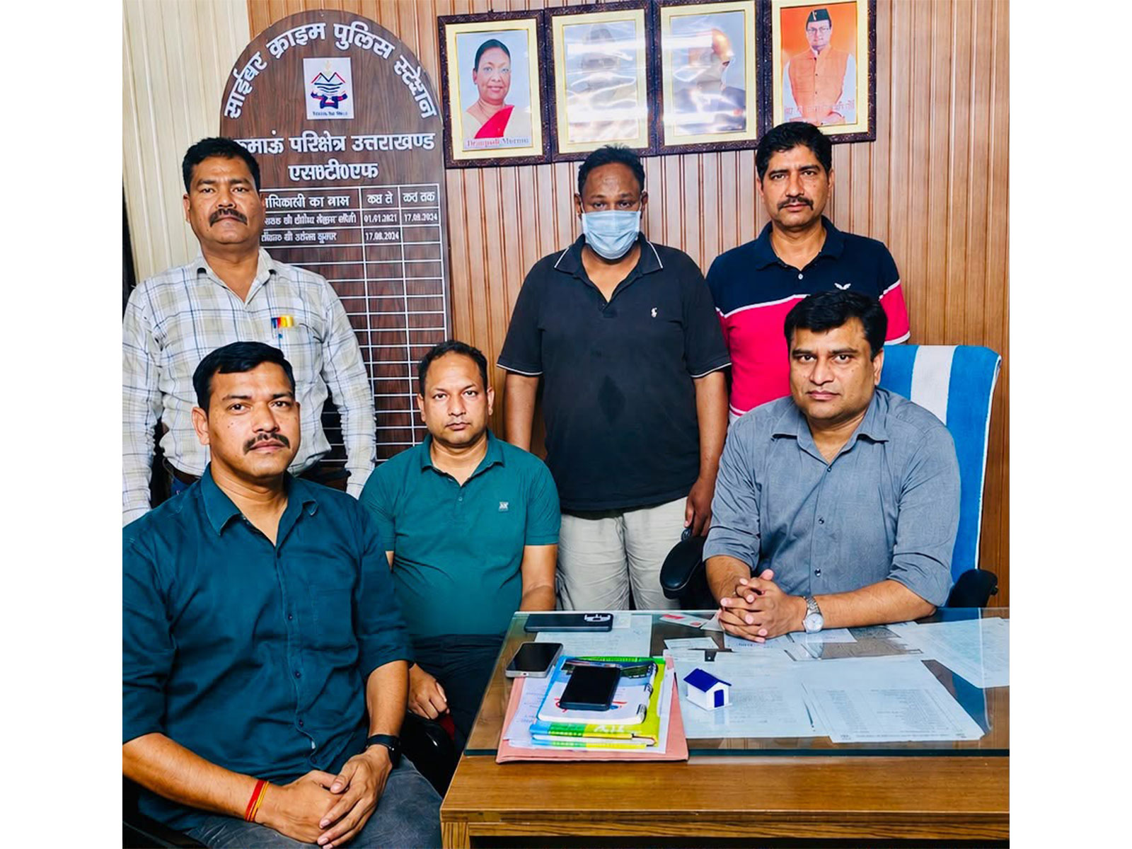 Accused with the Uttarakhand police (Photo/UttarakhandSTF)