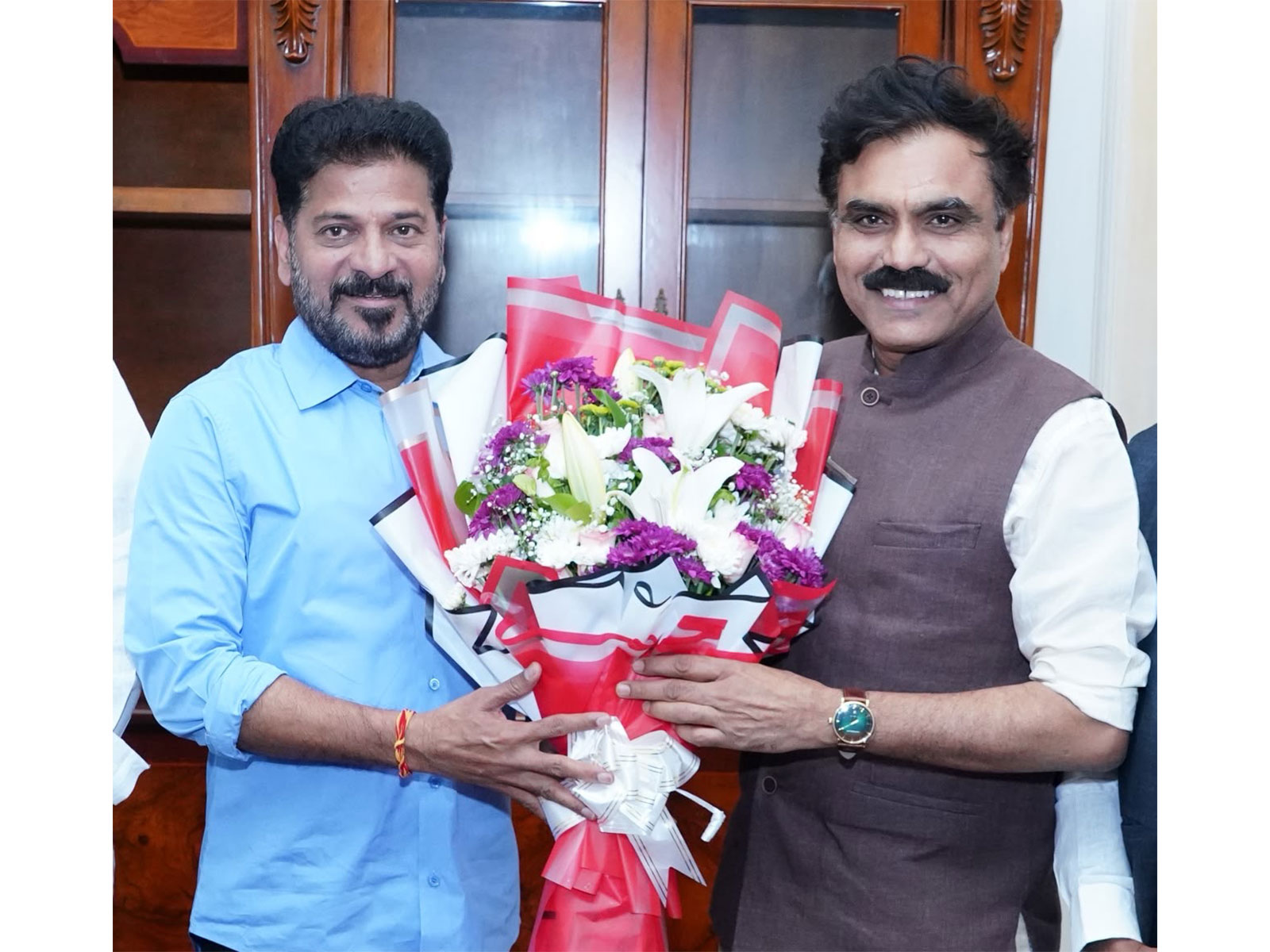 Telangana CM Revanth Reddy and National Commission for Scheduled Castes Chairperson Kishore Makwana (Photo/Telangana CMO) Telangana CM Revanth Reddy and National Commission for Scheduled Castes Chairperson Kishore Makwana (Photo/Telangana CMO)