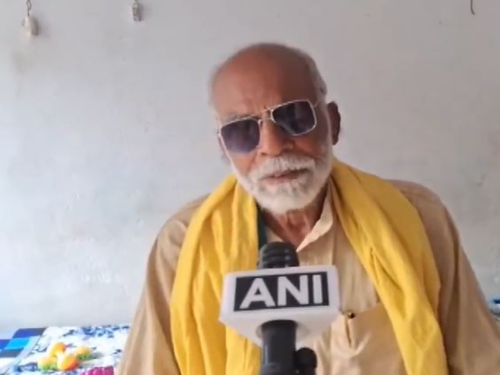 Elderly pensioner, Kameshwar Mishra (Photo/ANI)
