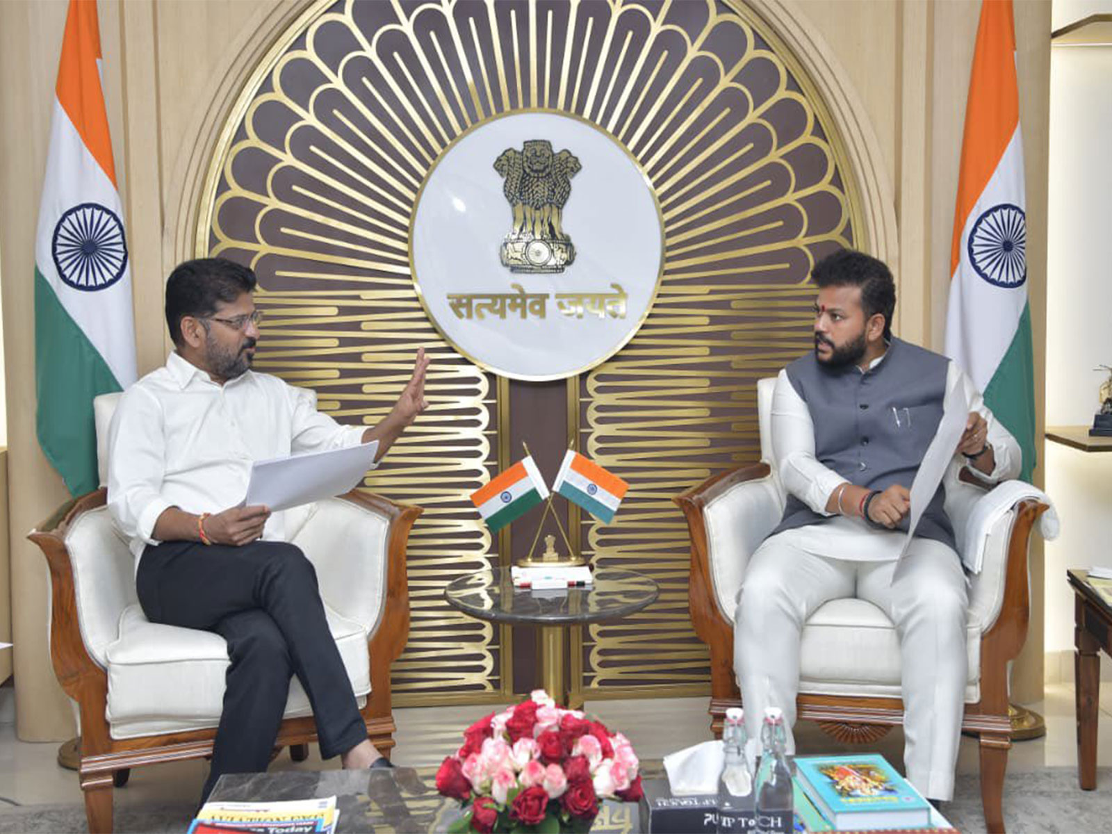 Telangana CM Revanth Reddy with Union Civil Avaition Minister Ram Mohan Naidu (Photo/x/@revanth_anumula)