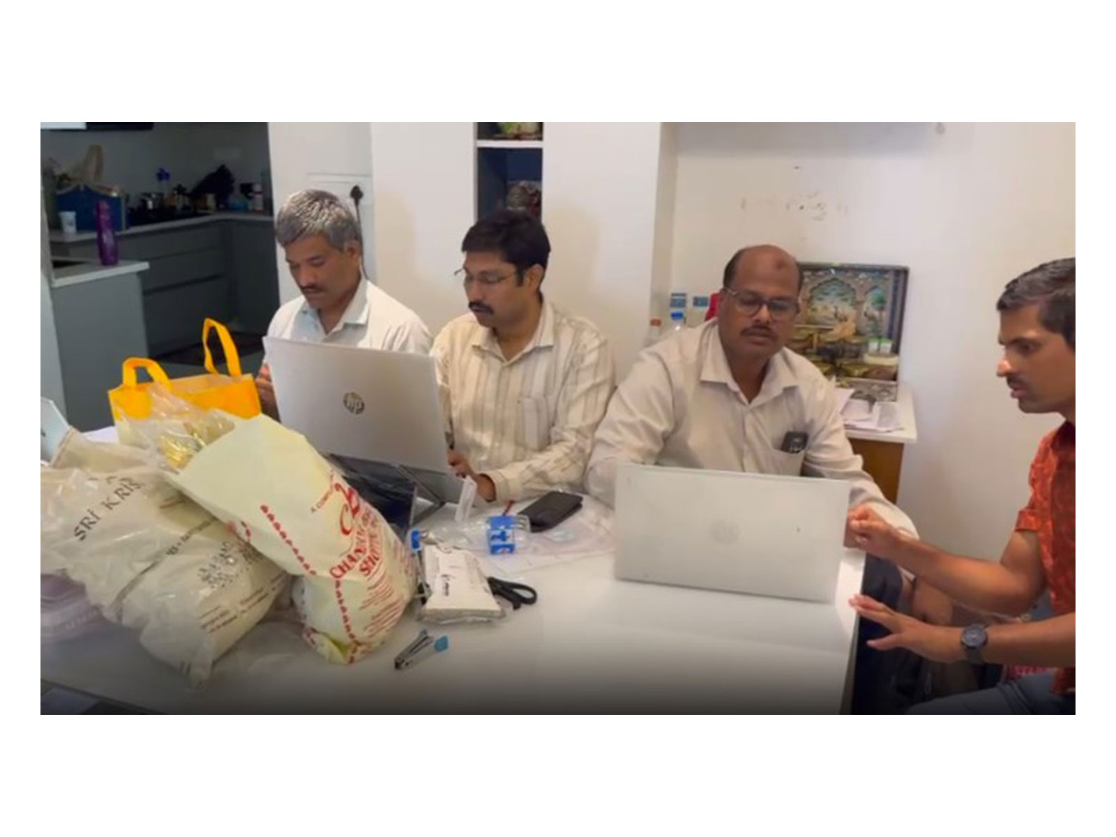 Telangana ACB at HMDA Chief Engineer's Residence in Hyderabad (Photo/ACB PRO) Telangana ACB at HMDA Chief Engineer's Residence in Hyderabad (Photo/ACB PRO)