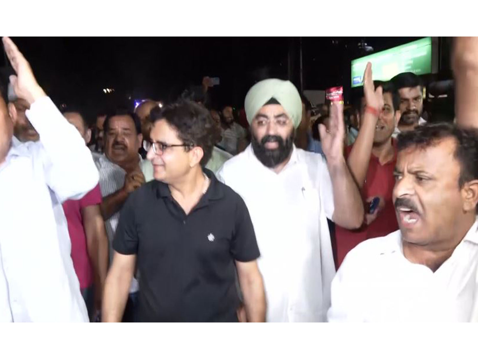Congress protests alleges hurdles in preparations for Rahul Gandhi's 'Chhatron Ki Goonj' programme (Photo/ANI) Congress protests alleges hurdles in preparations for Rahul Gandhi's 'Chhatron Ki Goonj' programme (Photo/ANI)
