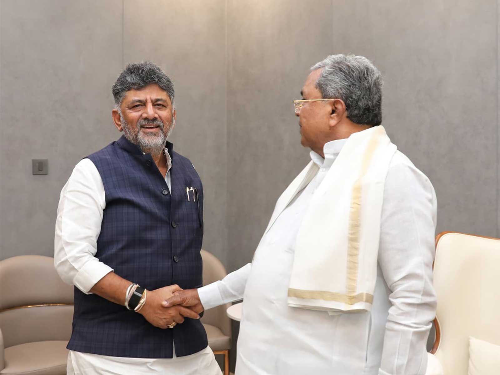Karnataka CM DK Shivakumar with former CM Siddaramaiah (Photo/Karnataka CMO)