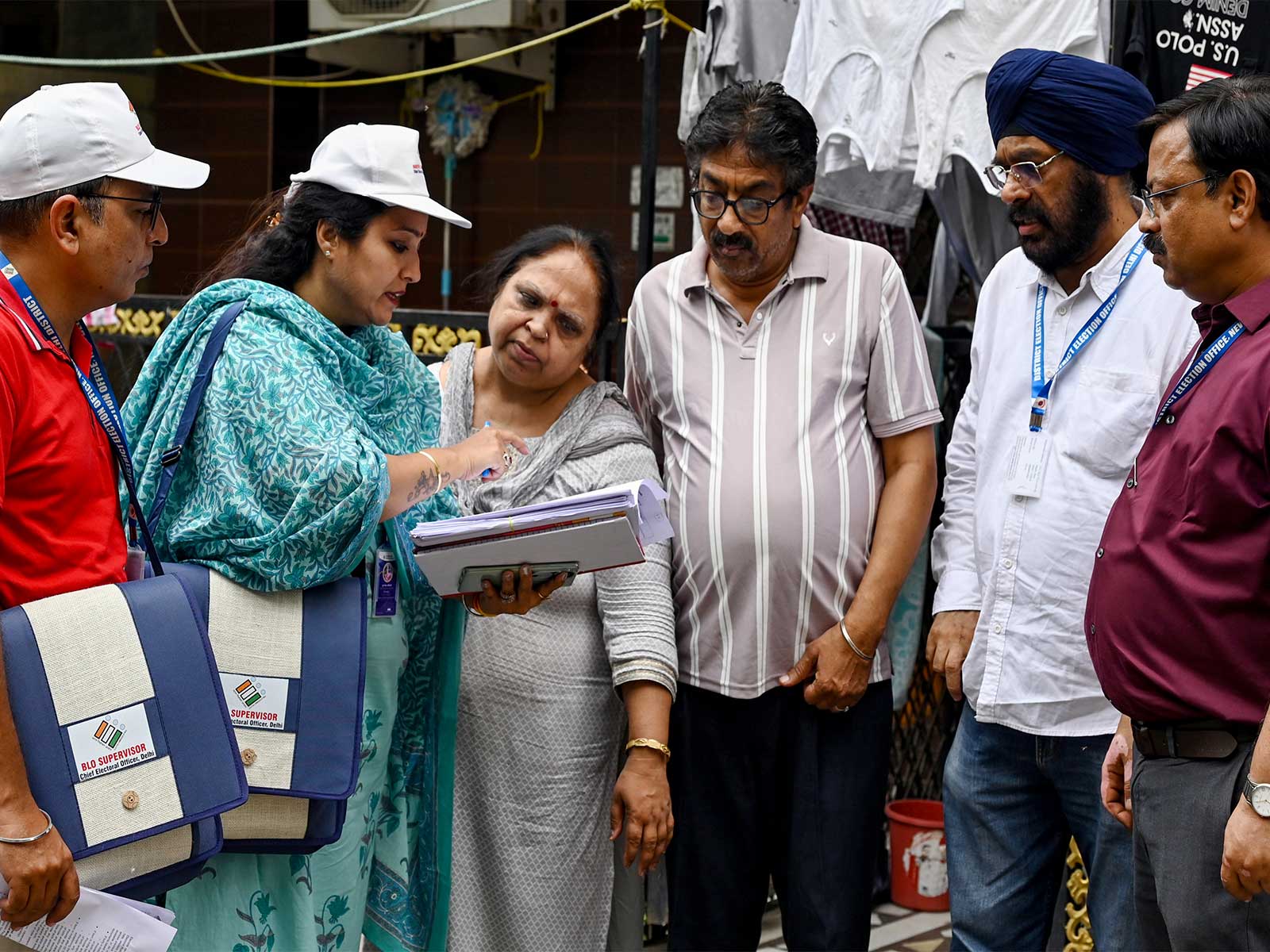 BLOs on house-to-house visit in Delhi (Photo/ANI) BLOs on house-to-house visit in Delhi (Photo/ANI)