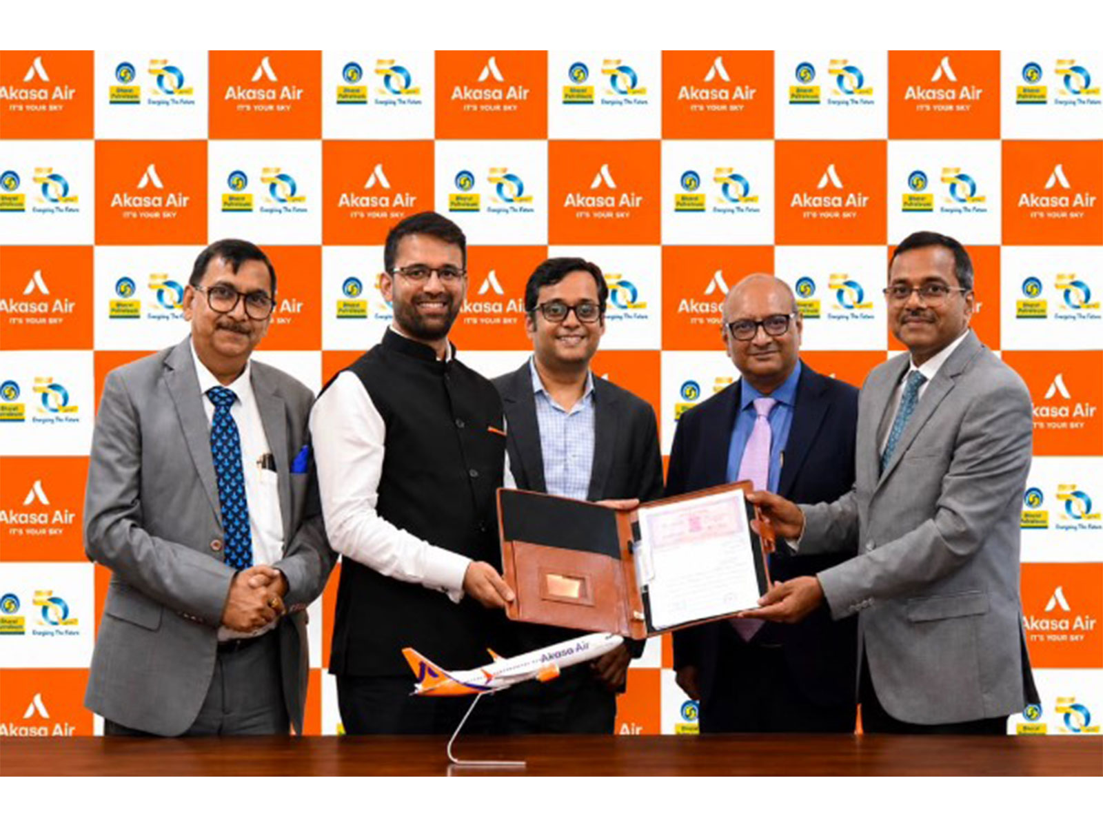 Akasa Air and BPCL sign MoU (Photo/Akasa Air) Akasa Air and BPCL sign MoU (Photo/Akasa Air)