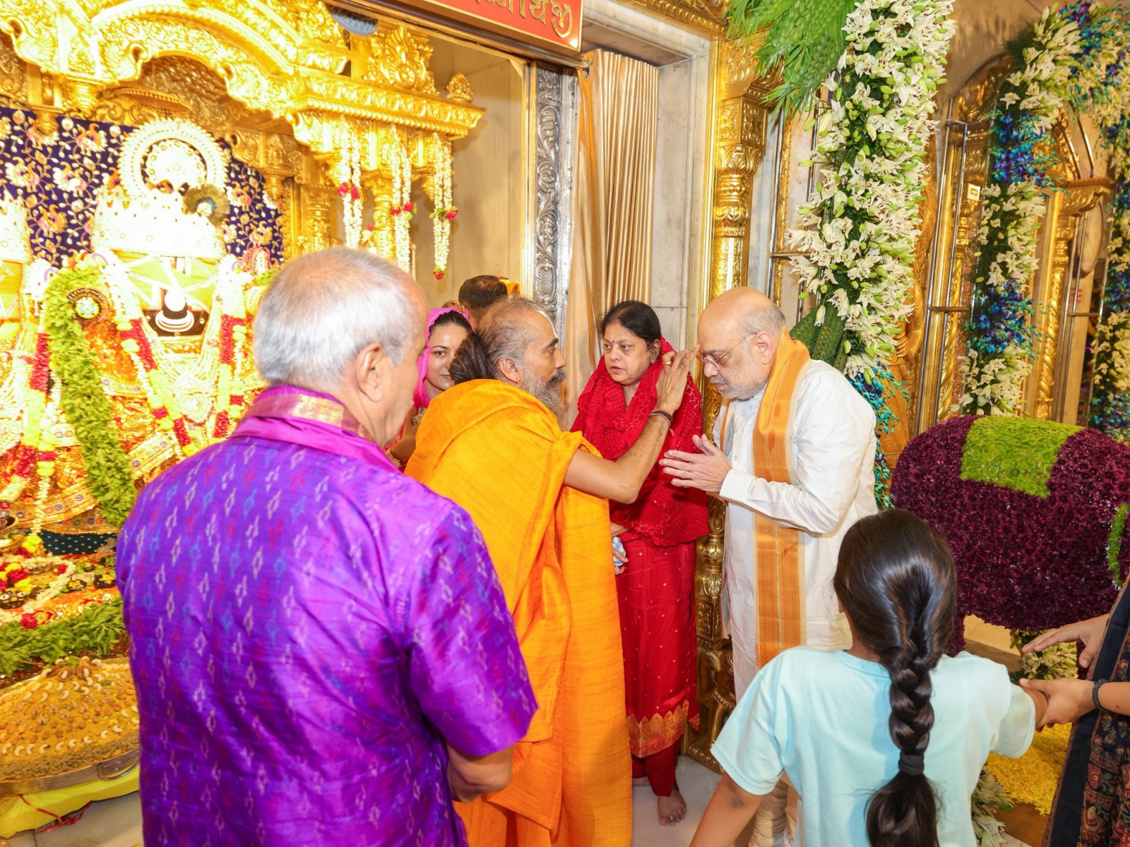 Home minister at the Jagannath Temple in Ahmedabad (Photo/X/@AmitShah)
