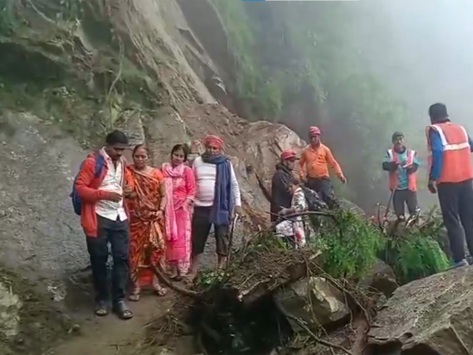 Pilgrims and rescue personnel at the landslide-hit Kedarnath trekking route near Chhaudi (Photo/ANI) Pilgrims and rescue personnel at the landslide-hit Kedarnath trekking route near Chhaudi (Photo/ANI)
