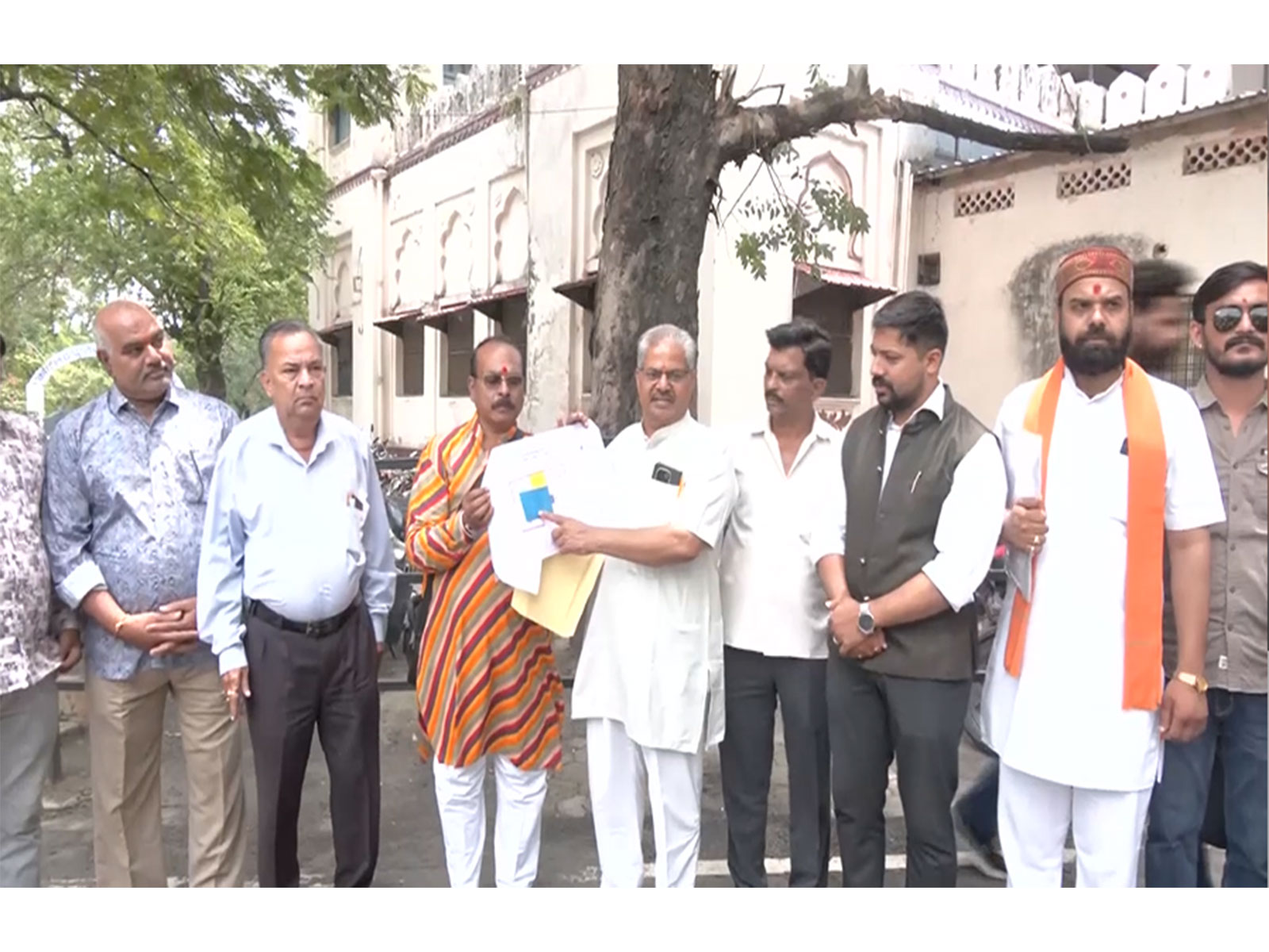 Members of Bhoj Seva Sansthan Committee (Photo/ANI) Members of Bhoj Seva Sansthan Committee (Photo/ANI)