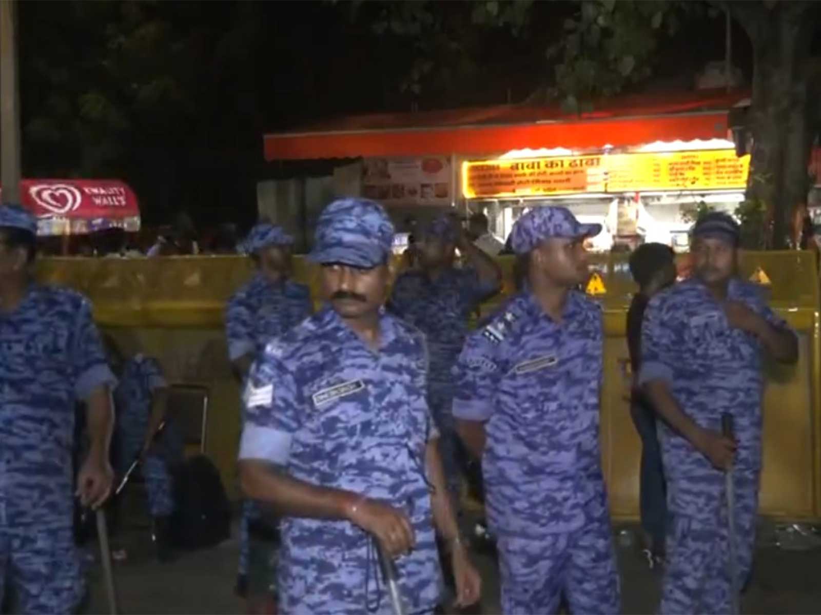 ย Security deployed outside Jantar Mantar (Photo/ANI) ย Security deployed outside Jantar Mantar (Photo/ANI)