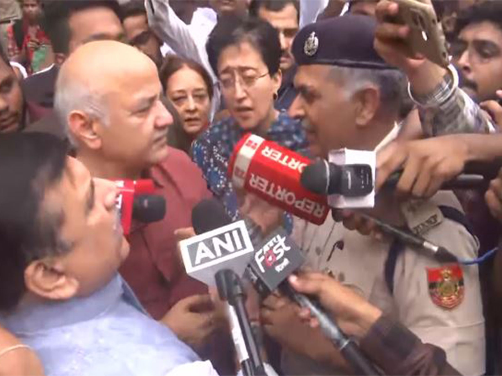 Senior Aam Aadmi Party (AAP) leaders Manish Sisodia, Sanjay Singh, and Atishi, along with party workers, during the โCockroach Janta protestโ (Photo/ANI) Senior Aam Aadmi Party (AAP) leaders Manish Sisodia, Sanjay Singh, and Atishi, along with party workers, during the โCockroach Janta protestโ (Photo/ANI)