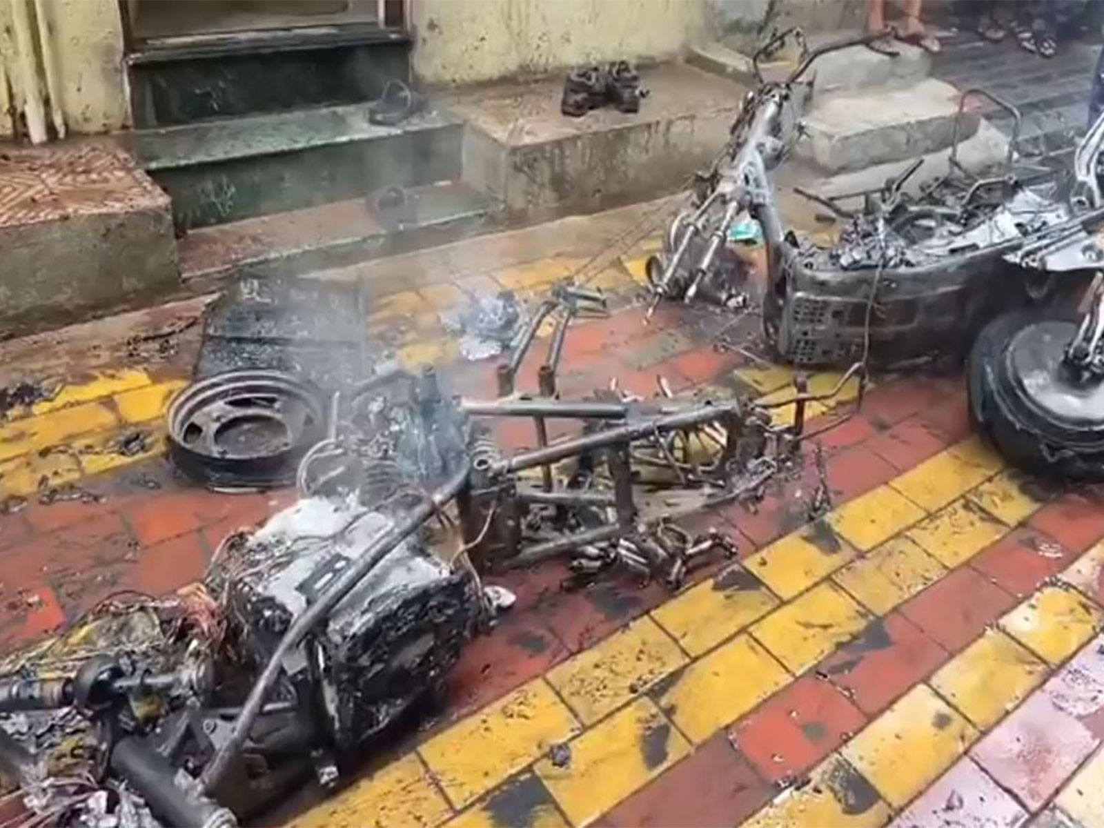 Electric vehicles caught fire in Pune (photo/ANI) Electric vehicles caught fire in Pune (photo/ANI)