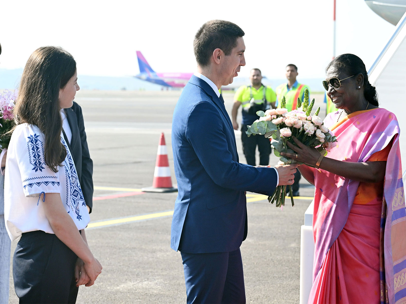 President Droupadi Murmu receives a warm welcome with a bouquet upon her arrival in Chisinau, Moldova, on Monday. (Photo: X/@rashtrapatibhvn) President Droupadi Murmu receives a warm welcome with a bouquet upon her arrival in Chisinau, Moldova, on Monday. (Photo: X/@rashtrapatibhvn)