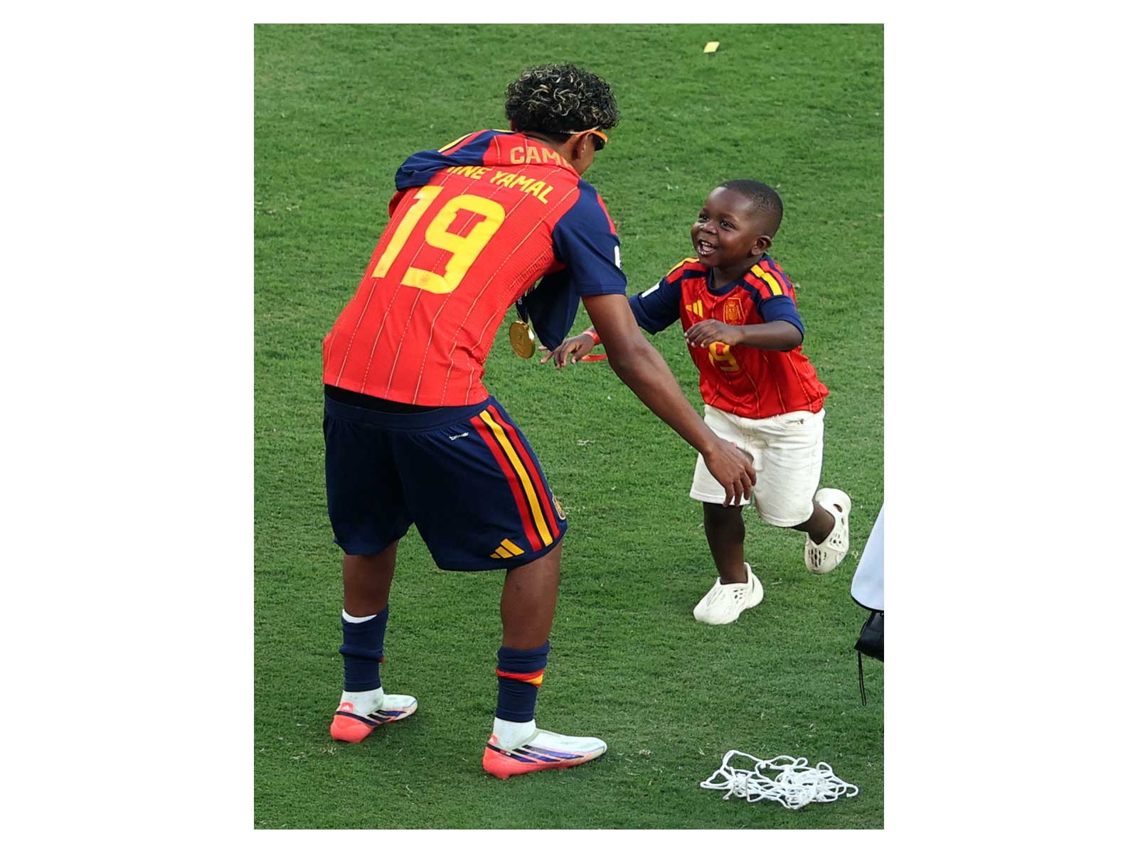 Lamine Yamal with his brother Keyne (Image source: Reuters)
