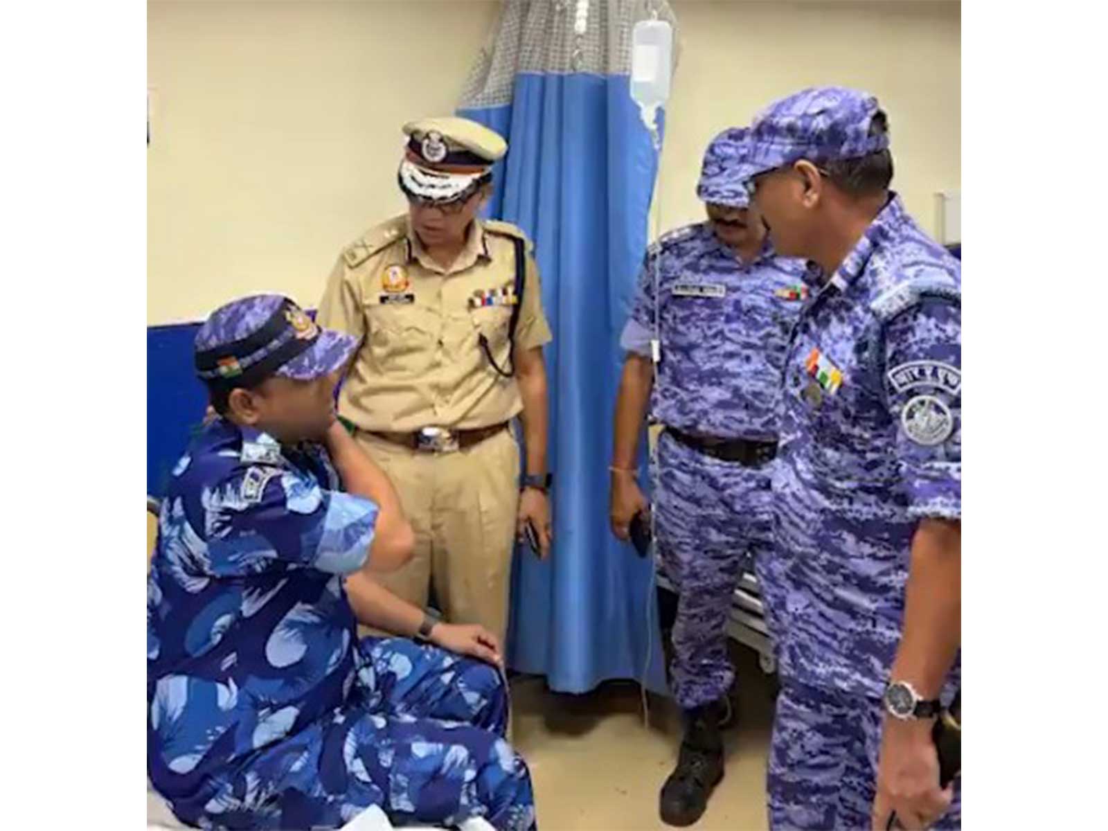 Delhi Police Commissioner Anurag Kumar visited hospital to meet the injured cops during the Parliament march (Photo/Delhi Police) Delhi Police Commissioner Anurag Kumar visited hospital to meet the injured cops during the Parliament march (Photo/Delhi Police)