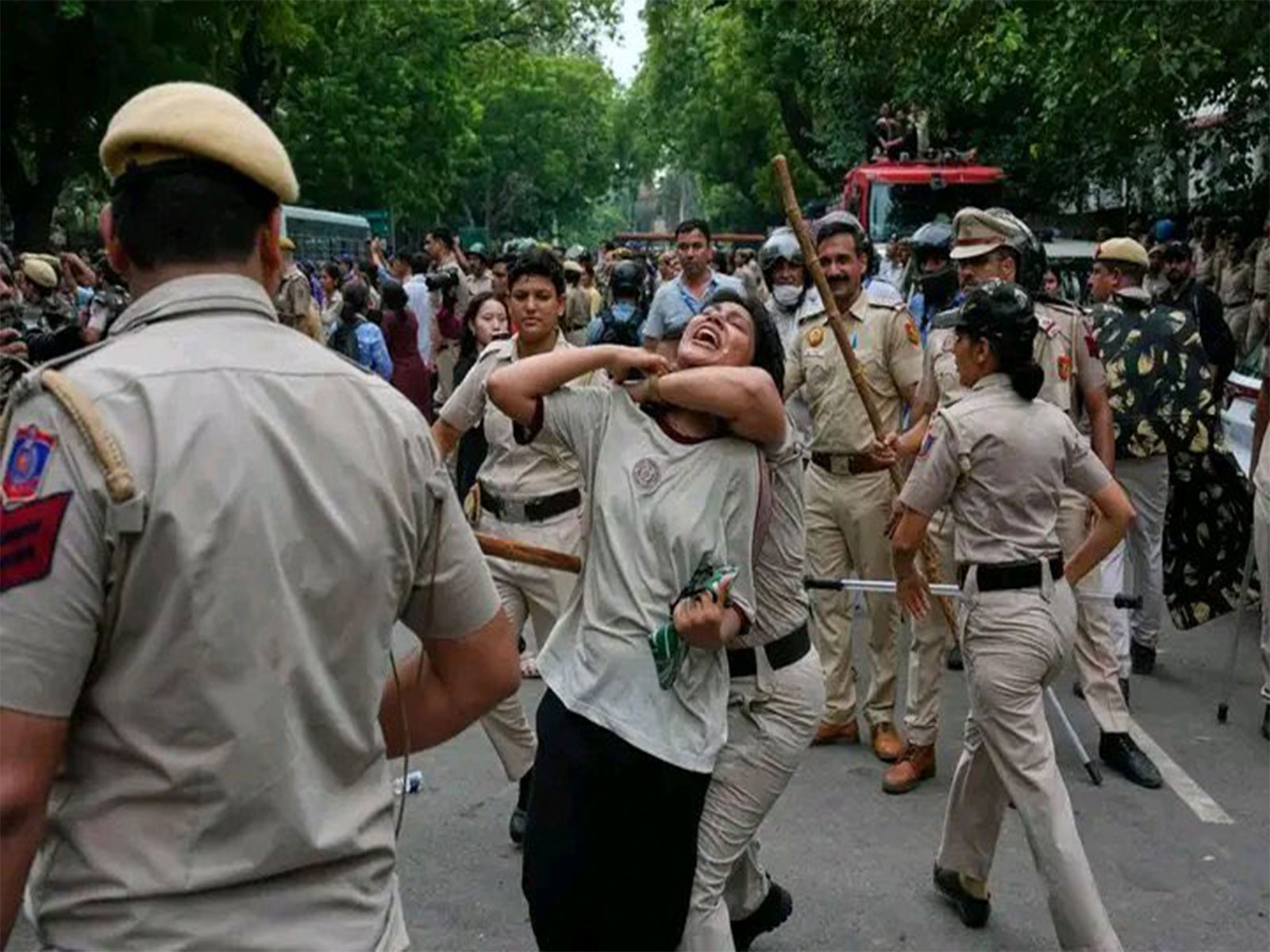Visual shows Delhi Police personnel detaining a protester during a march towards Parliament in New Delhi on July 20 (Photo: x/@rautsanjay61)