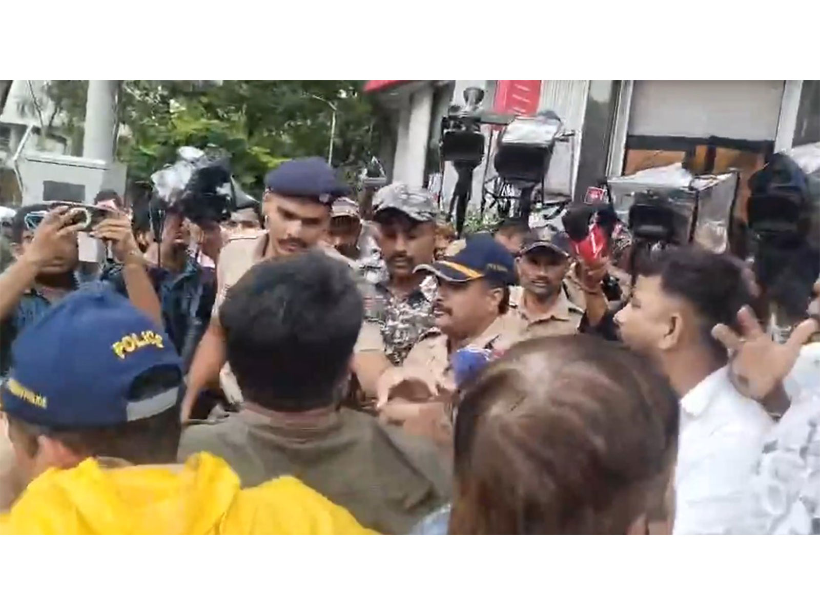 Mumbai Police register 3 cases over CJP protest at Chaitya Bhoomi (Photo/ANI)
