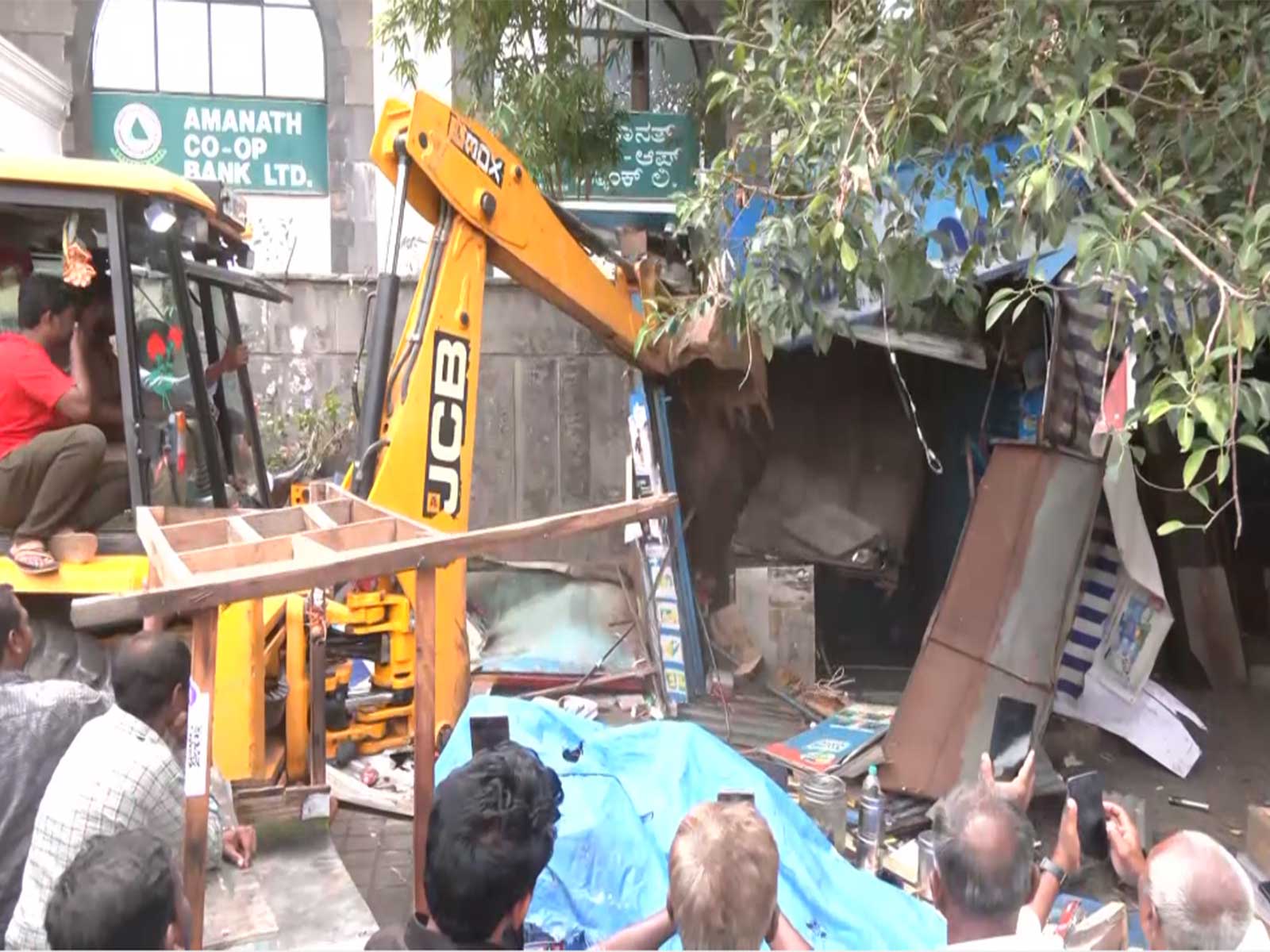 GBA employees allegedly attacked during footpath clearance drive near Shivajinagar (Photo/ANI)