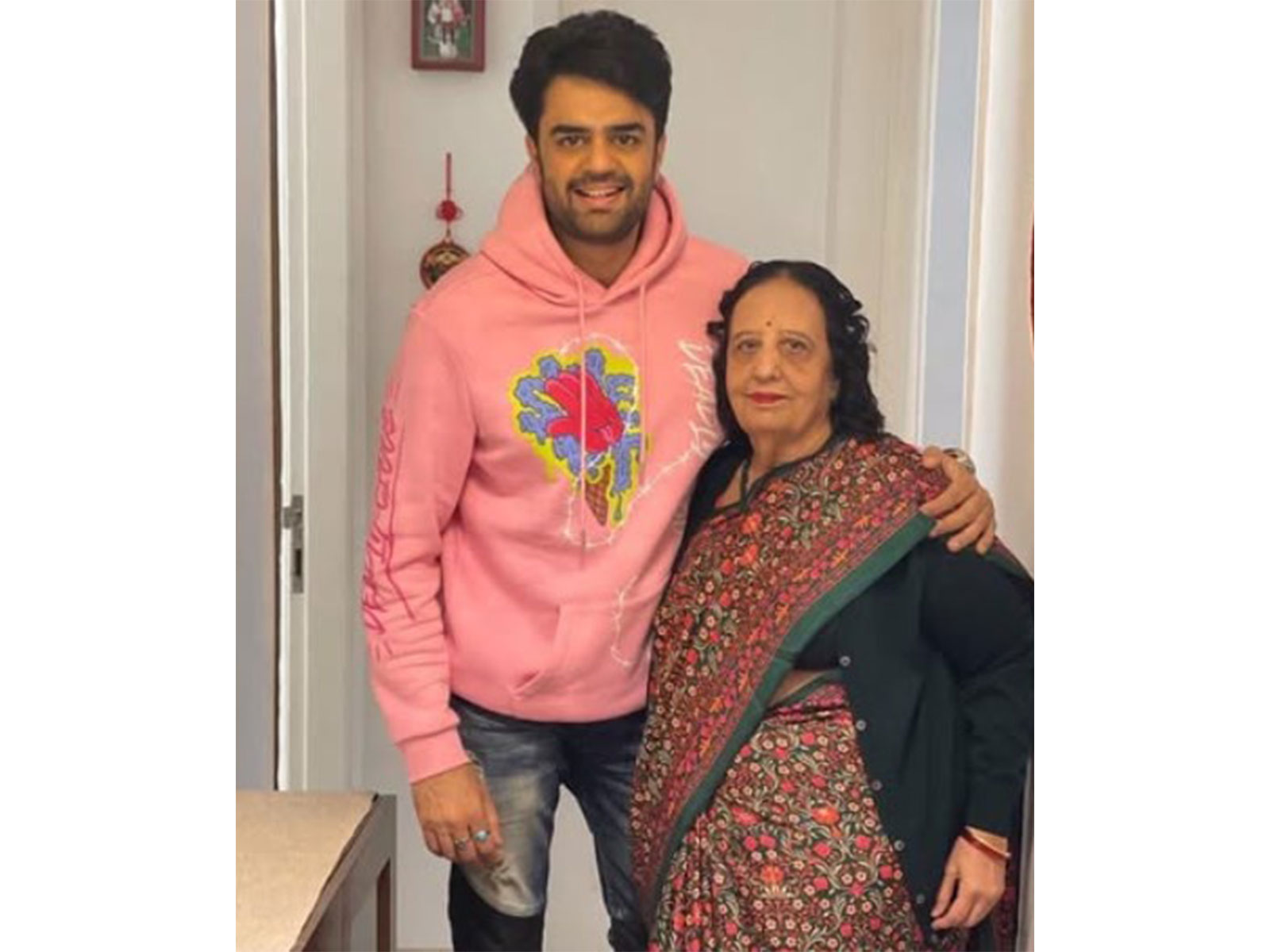 Maniesh Paul with his mom (Image source: Maniesh's Instagram)