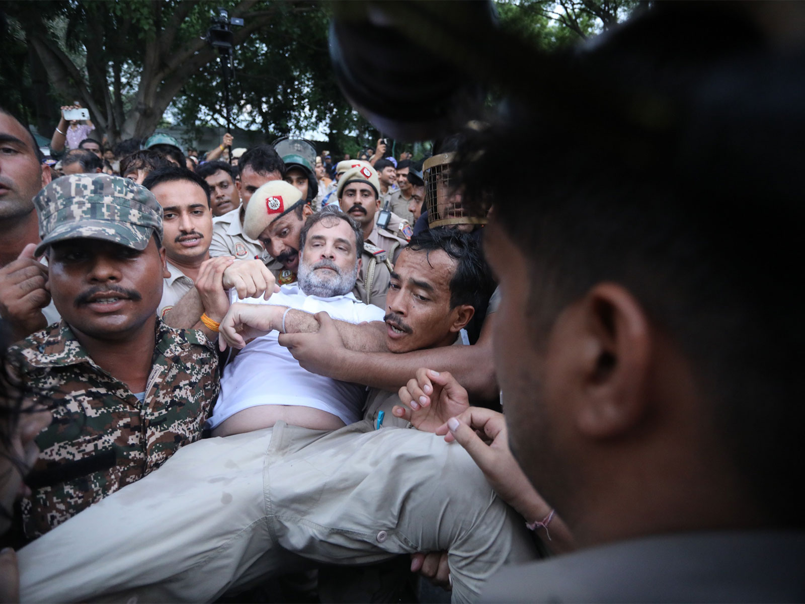 Rahul Gandhi being detained by Delhi Police (Photo/X/@INCIndia)
