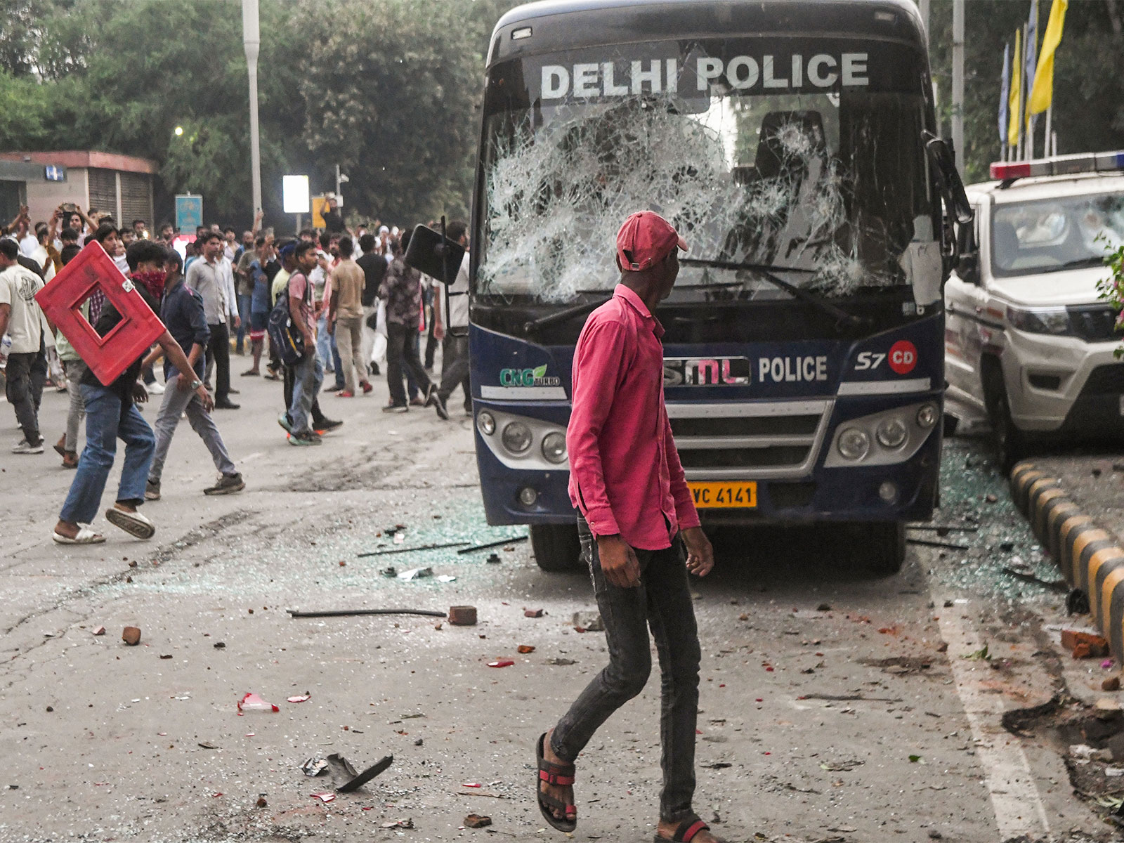 Protesters vandalise police vehicles during CJP's parliament march (Photo/ANI)