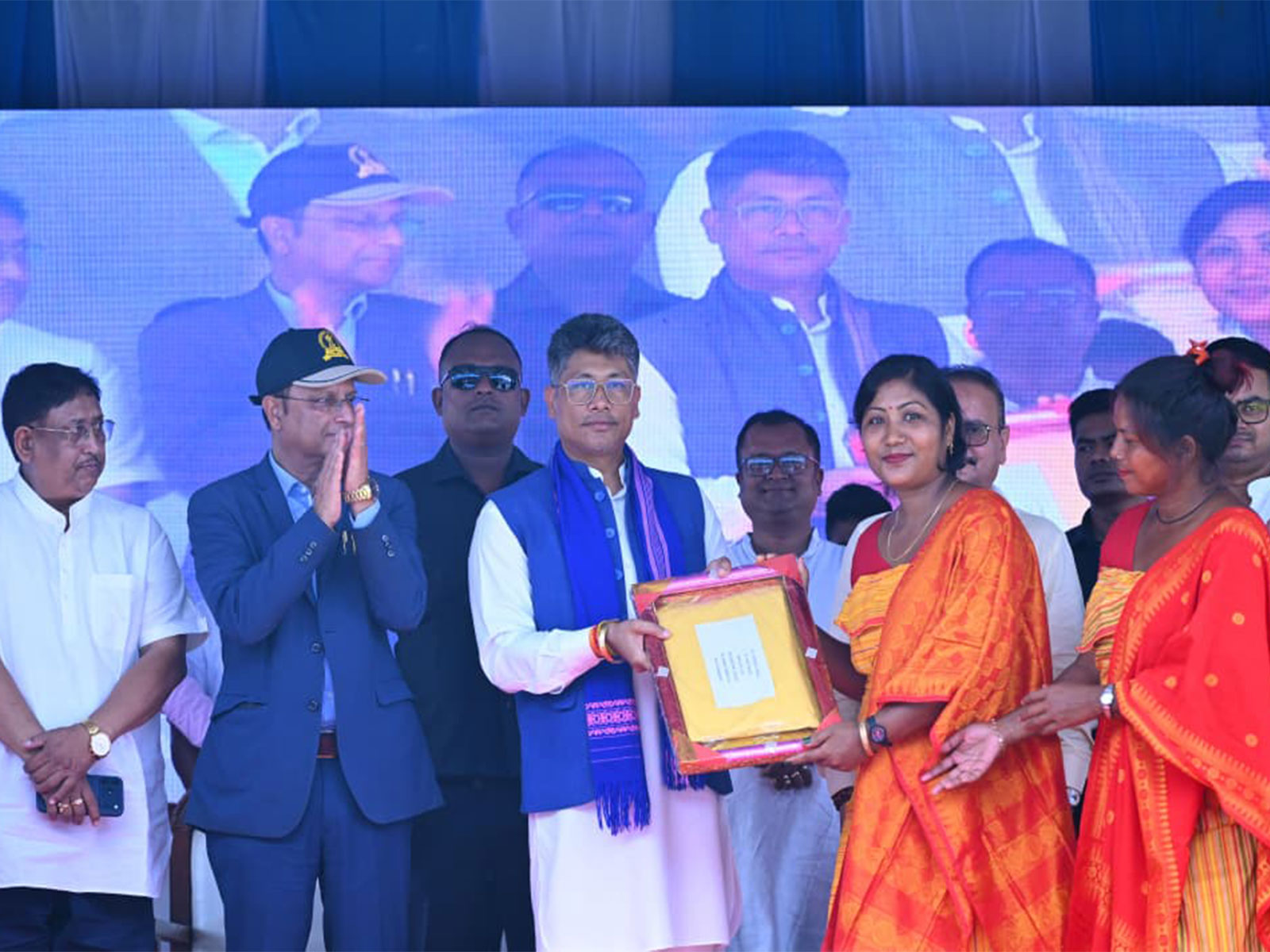 Assam minister Hazarika distributed Rs 10,000 Mukhyamantri Mahila Udyamita Abhiyaan (MMUA) cheques to more than 45,000 women beneficiaries (Photo/ANI) Assam minister Hazarika distributed Rs 10,000 Mukhyamantri Mahila Udyamita Abhiyaan (MMUA) cheques to more than 45,000 women beneficiaries (Photo/ANI)