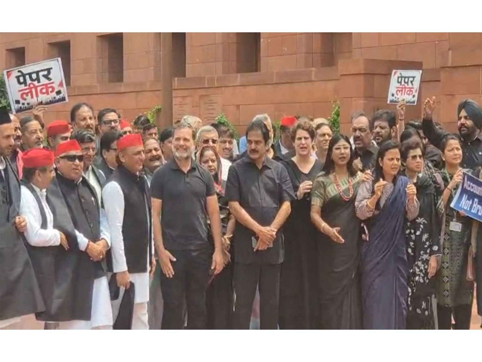 Lok Sabha LoP Rahul Gandhi and SP MP Akhilesh Yadav lead black clothes protest by opposition MPs (Photo/ANI)