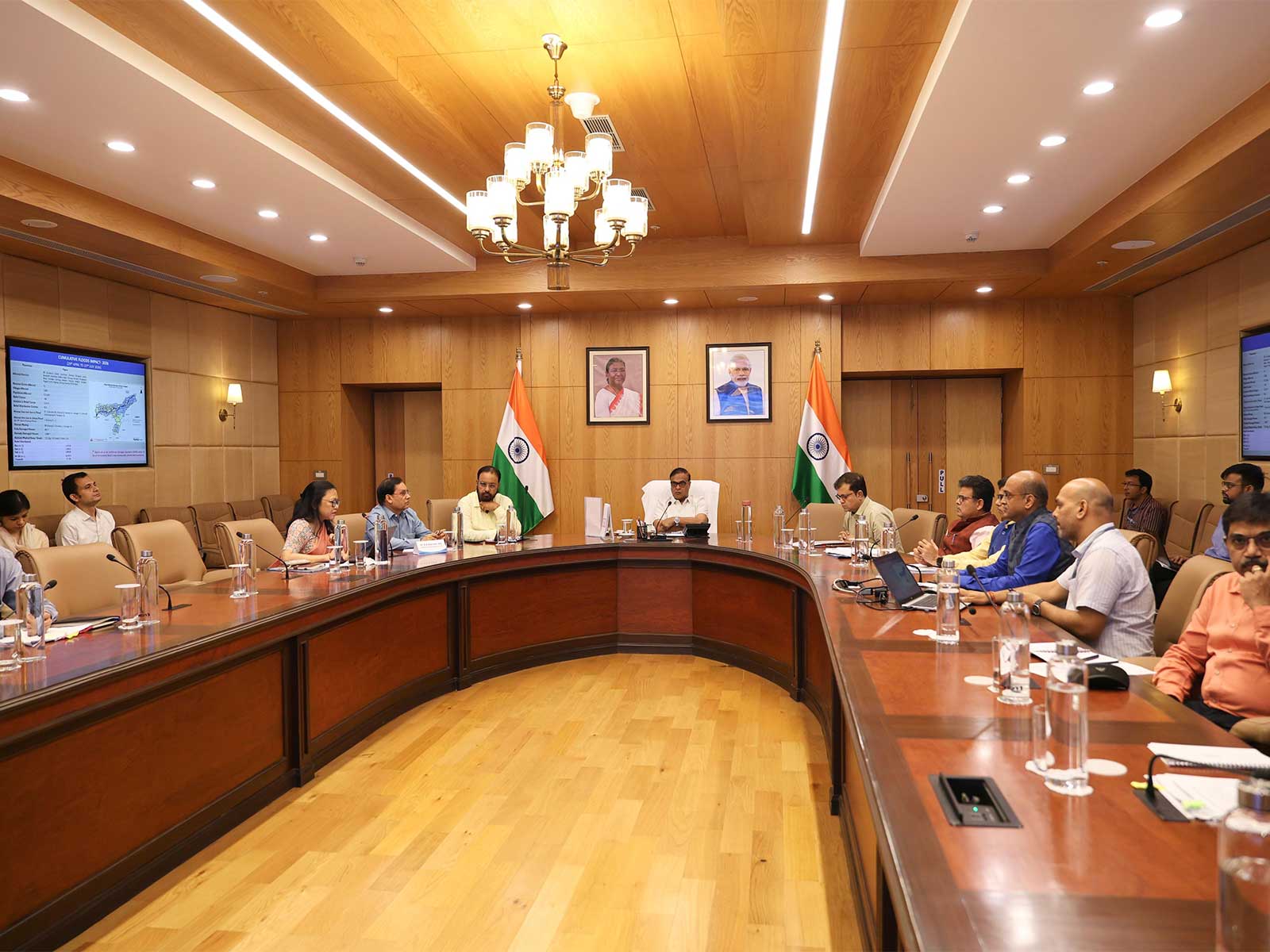 Assam Chief Minister Himanta Biswa Sarma reviewed the prevailing flood situation (Photo/@himantabiswa) Assam Chief Minister Himanta Biswa Sarma reviewed the prevailing flood situation (Photo/@himantabiswa)