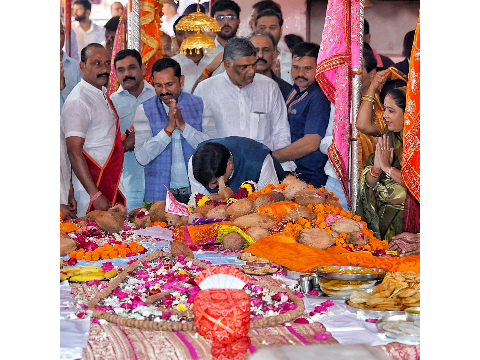 MP CM Mohan Yadav offers prayers at Dada Darbar Temple in Khandwa (Photo/ X @DrMohanYadav51)