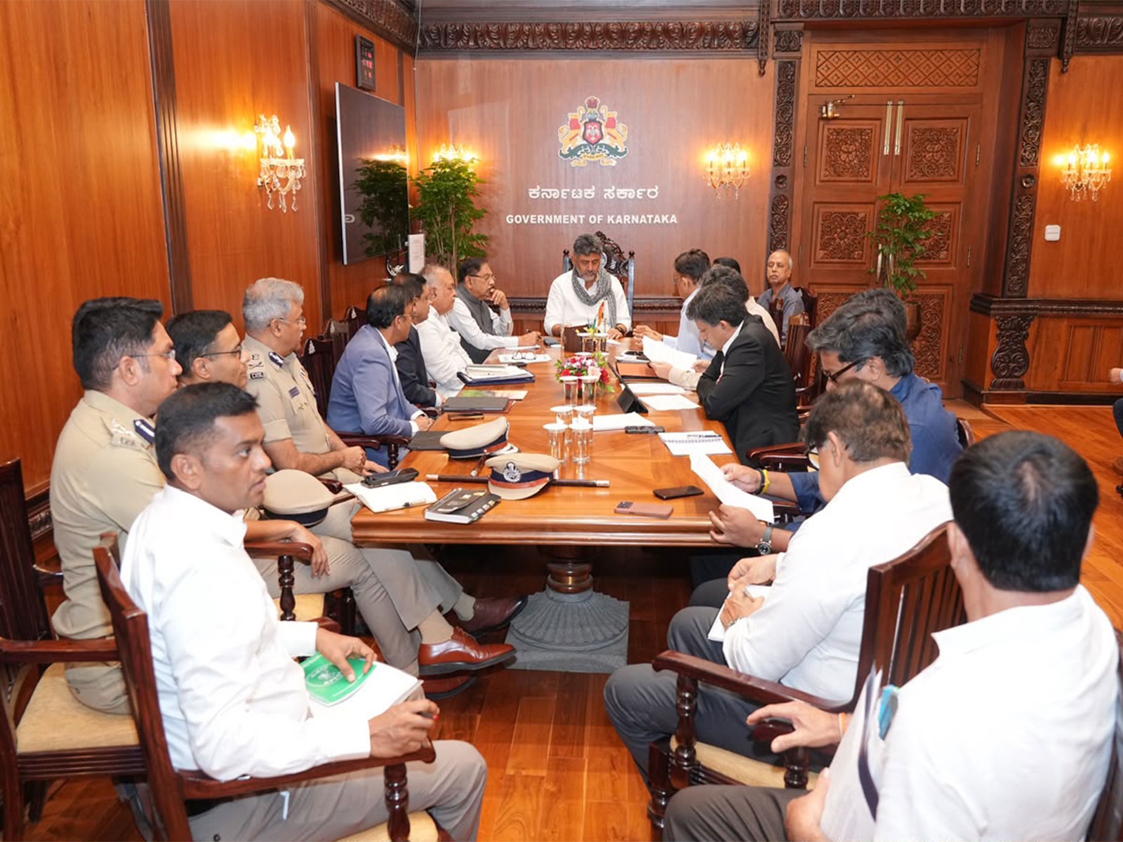 CM DK Shivakumar chairs meeting on Cauvery water situation (Photo/Karnataka CMO) CM DK Shivakumar chairs meeting on Cauvery water situation (Photo/Karnataka CMO)