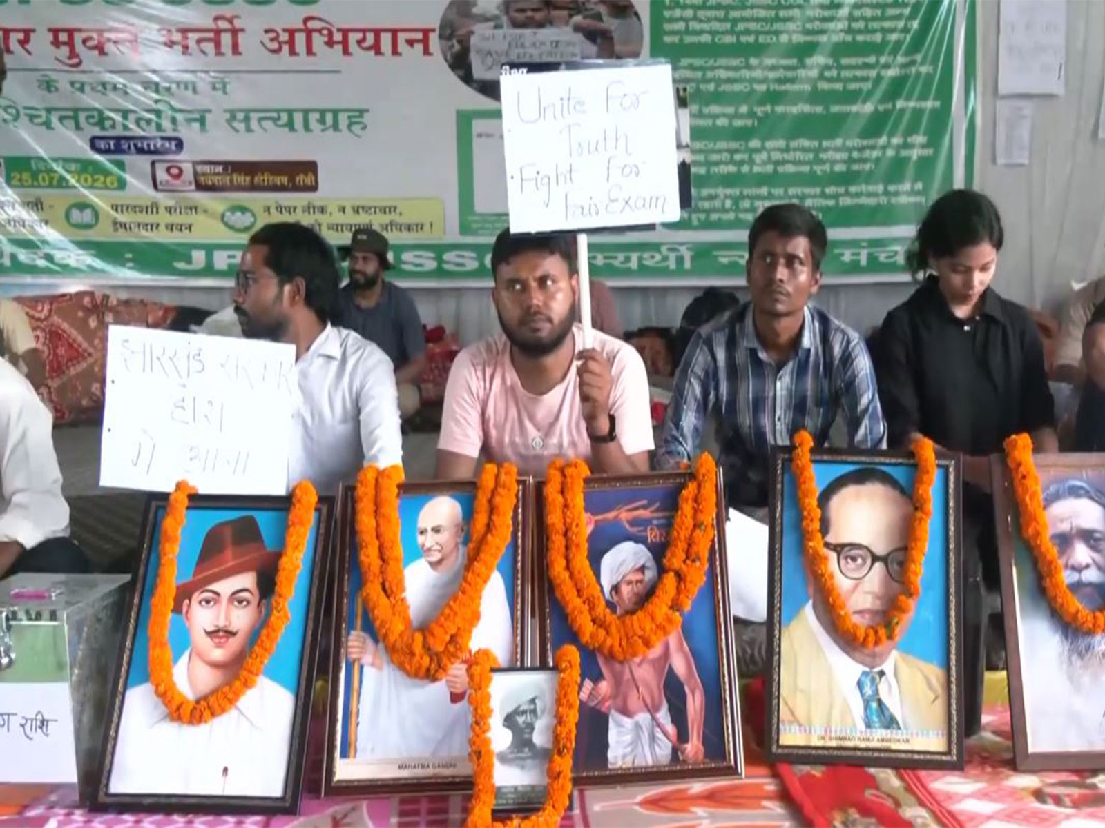 Students staged a protest in Ranchi (Photo/ANI) Students staged a protest in Ranchi (Photo/ANI)