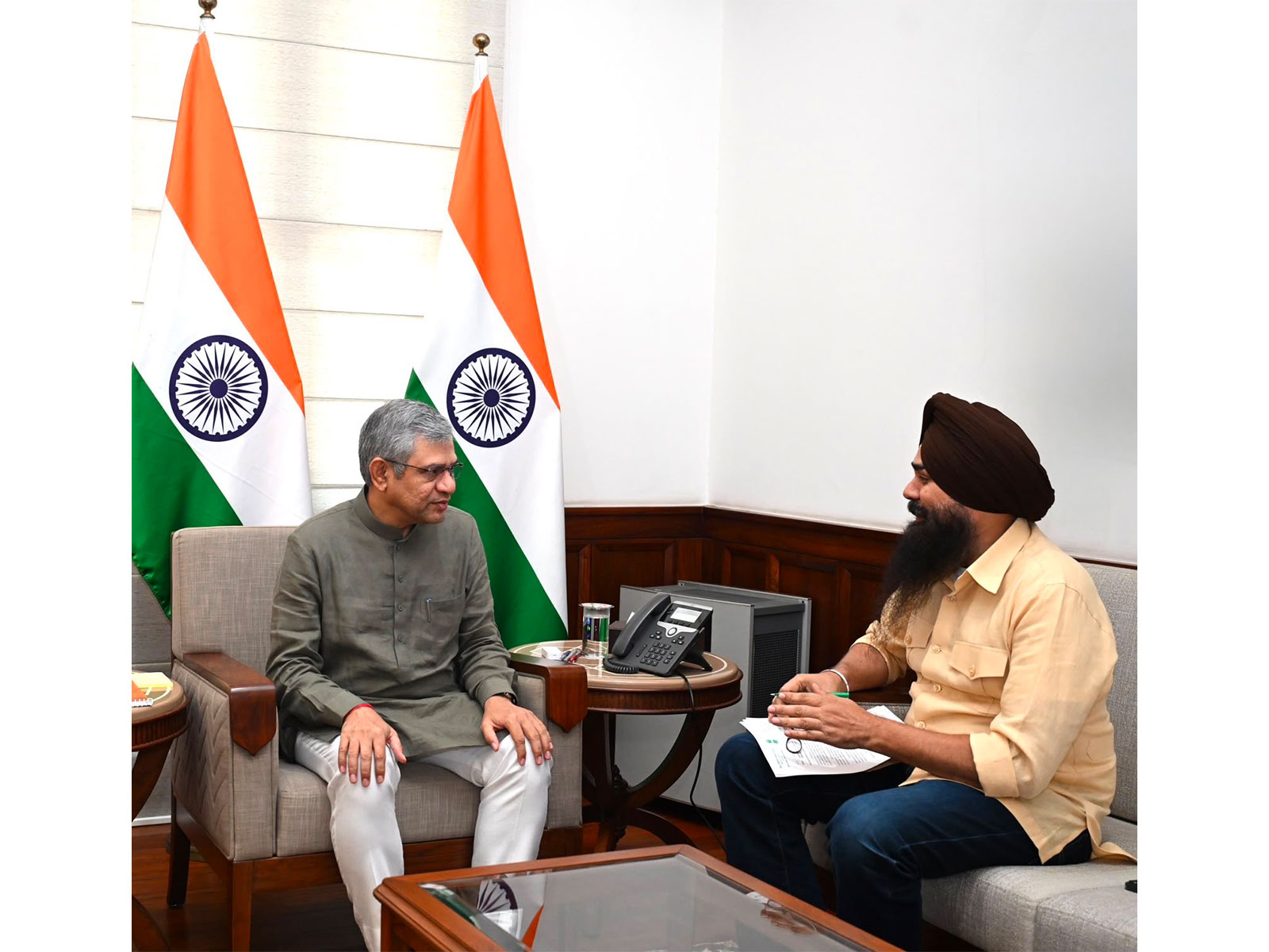 AAP MP Malvinder Singh Kang and Railway Minister Ashwini Vaishnaw (Photo/X@kang_malvinder) AAP MP Malvinder Singh Kang and Railway Minister Ashwini Vaishnaw (Photo/X@kang_malvinder)