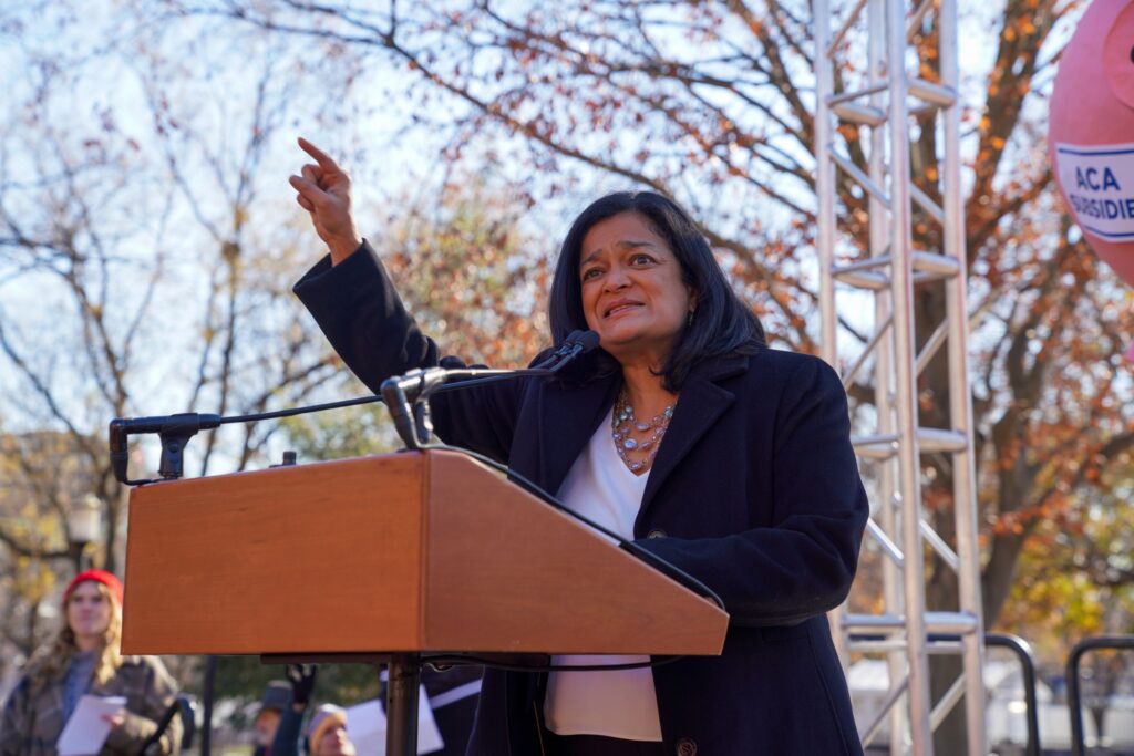 Jayapal, Other Congressional Democrats Press Trump Administration On Green Card Application Changes