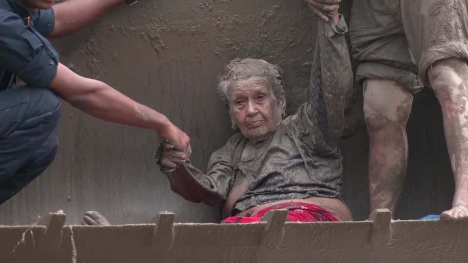 Hundreds killed, more than 1,000 missing in Nepal and China after Himalayan flood