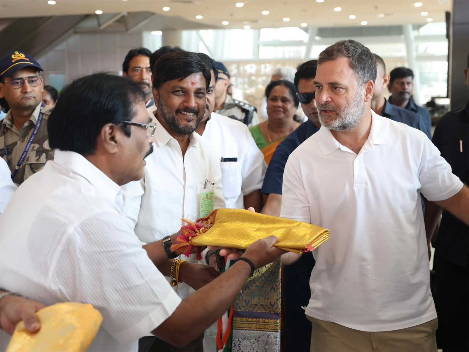 Rahul Gandhi at Chennai Airport (Photo: @INCIndia/X) Rahul Gandhi at Chennai Airport (Photo: @INCIndia/X)