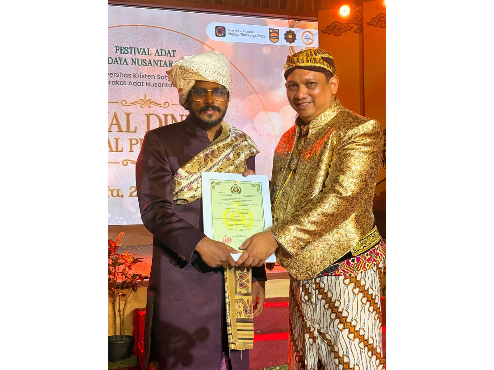 Historic Indo-Javanese Alliance Forged: Indian Royal Heir and Strategic Advisor Honored by Indonesia’s Mangkualaman Principality Historic Indo-Javanese Alliance Forged: Indian Royal Heir and Strategic Advisor Honored by Indonesia’s Mangkualaman Principality