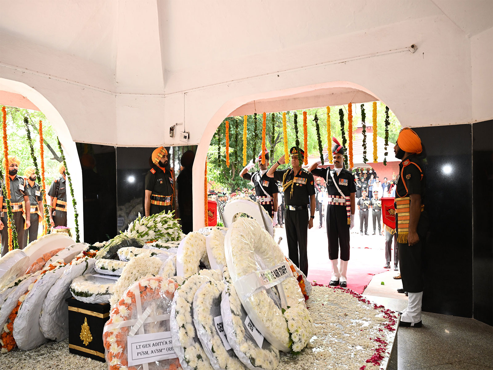 COAS General Dhiraj Seth pays tribute to former COAS General VN Sharma (Photo/Indian Army) COAS General Dhiraj Seth pays tribute to former COAS General VN Sharma (Photo/Indian Army)