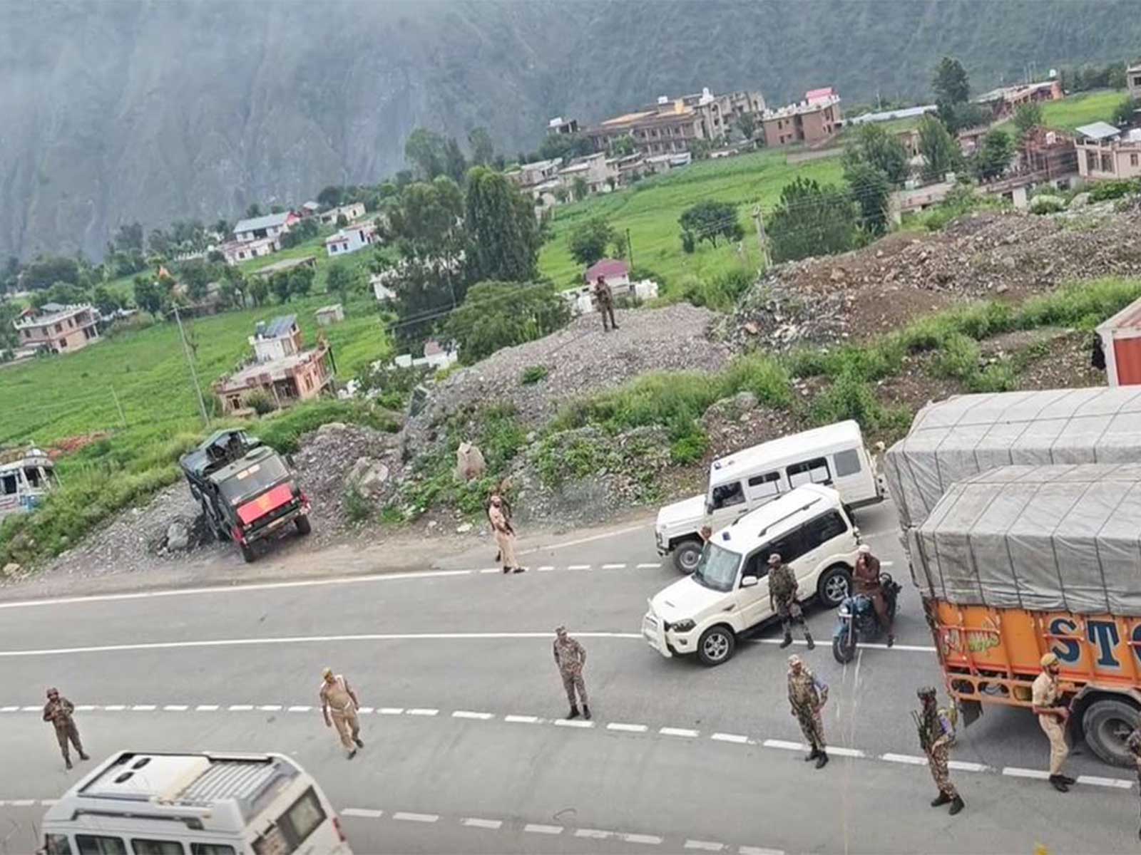 25th batch of Amarnath devotees crossed Chanderkote (Photo/ANI) 25th batch of Amarnath devotees crossed Chanderkote (Photo/ANI)