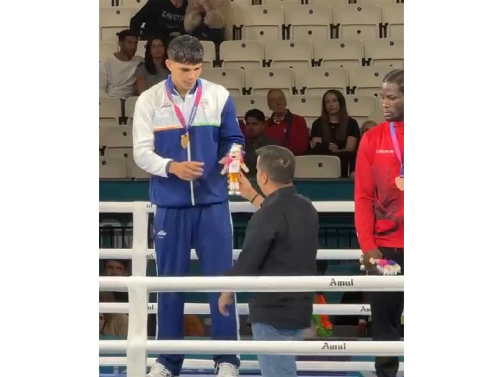 Gujarat Deputy Chief Minister Harsh Sanghavi presents medals to Indian boxing champions (Photo/GujaratCMO)